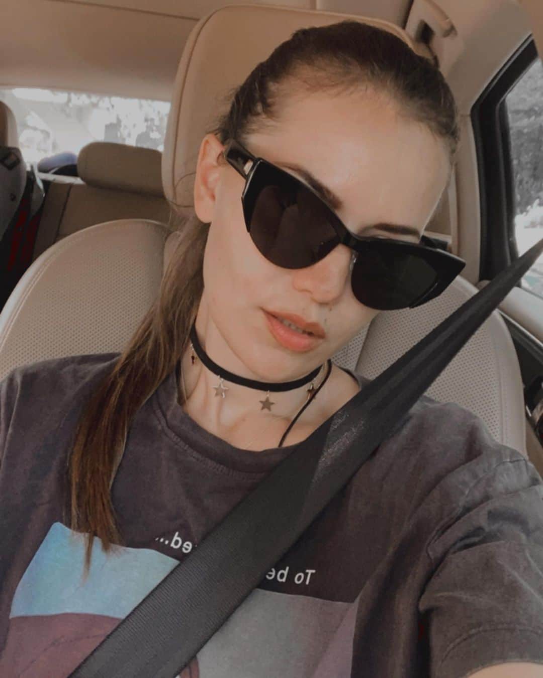 Fahriye Evcenのインスタグラム：「☮️」