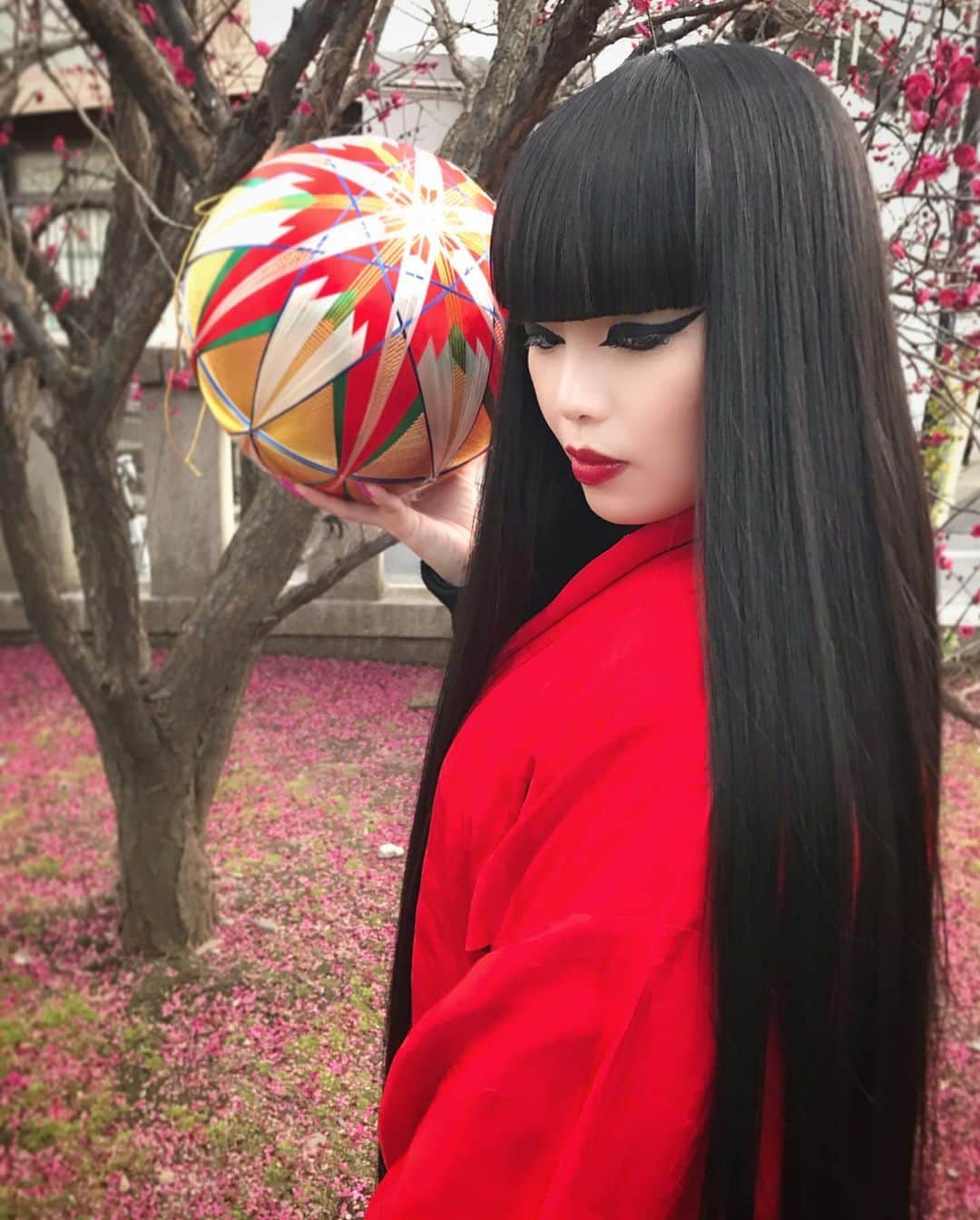 森山穂乃香のインスタグラム：「MY BLACK LONG HAIR IS NATURAL👘🇯🇵🌸🖤#HonokaMoriyama #Hair #Tokyo #Japan ##Kimonogirl #Kimonostyle #Samurai #Anime #着物 #日本 #和 #侍 #東京#黒髪 #地毛」