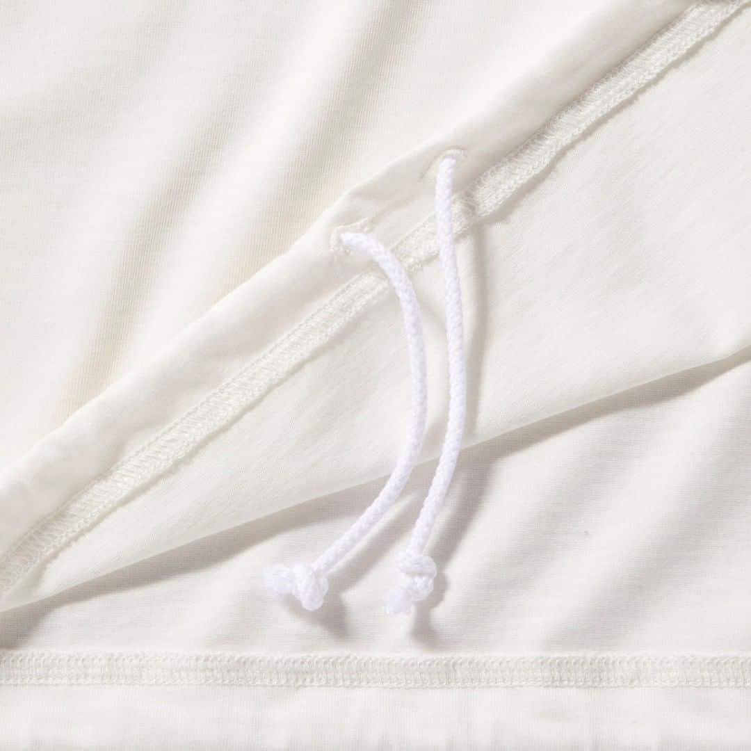 Jackmanさんのインスタグラム写真 - (JackmanInstagram)「「DRAWSTRING」  The hem is designed to be squeezed with a draw string, you can arrange the silhouette, it is a T-shirt which looks good even if you wear it in one piece. The relaxed silhouette does not stick to the skin, and you can wear it comfortably even in the middle of summer.   http://www.jackman-tm.jp/category/ITEM/JM5079.html  +++﻿ ﻿ Jackman﻿ 東京都渋谷区恵比寿南2-20-5﻿ 03-5773-5916﻿ ﻿ 水〜金 11:00-19:00﻿ 土日祝日 10:00-18:00﻿ 月火はお休みです﻿  Jackman﻿ 2-20-5 Ebisu-minami, Shibuya-ku, Tokyo﻿ +81 3-5773-5916﻿ ﻿ Weekday : 11am-7pm﻿ Weekend : 10am-6pm﻿ Day off : Monday and Tuesday﻿ ﻿ #jackman_official #factorybrand #madeinjapan #madeinfukui #drawstringtshirt #jm5079」7月30日 22時18分 - jackman_official