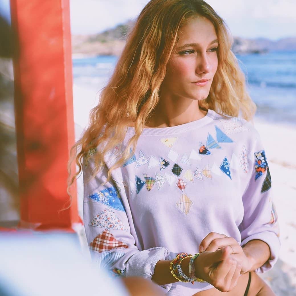 ダニジョーのインスタグラム：「Beach girl 🐚」