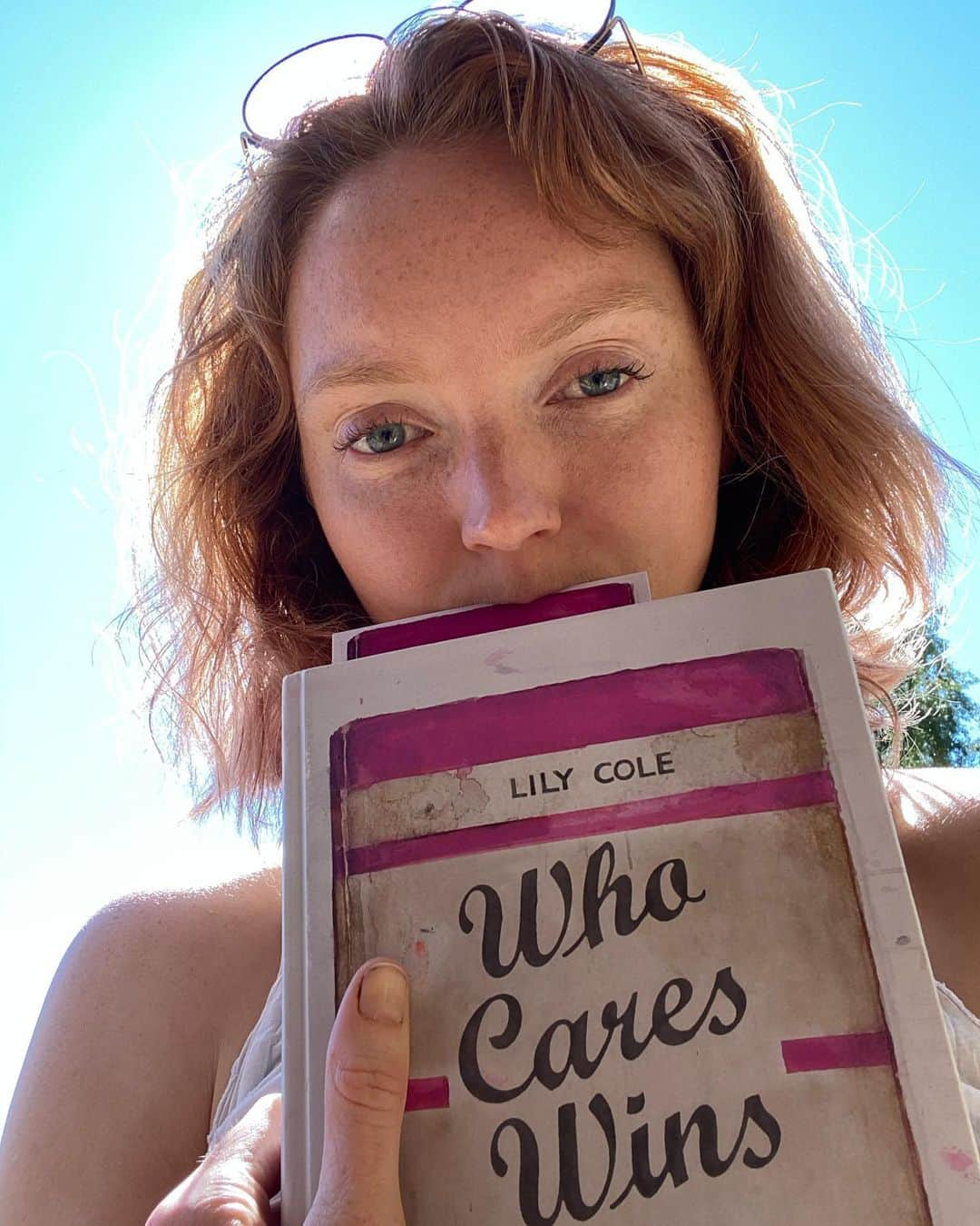 リリー・コールのインスタグラム：「Today, Who Cares Wins is born. Four years since I started writing it. Feeling grateful for all the people who helped bring it into being, humbled by the generous feedback it’s received so far, and  inspired by the fact that so many people really care about our future. . PS If you’ve bought a copy and want me to sign a card for it - email your address to whocareswins@penguinrandomhouse.co.uk . PPS happy international friendship day!」