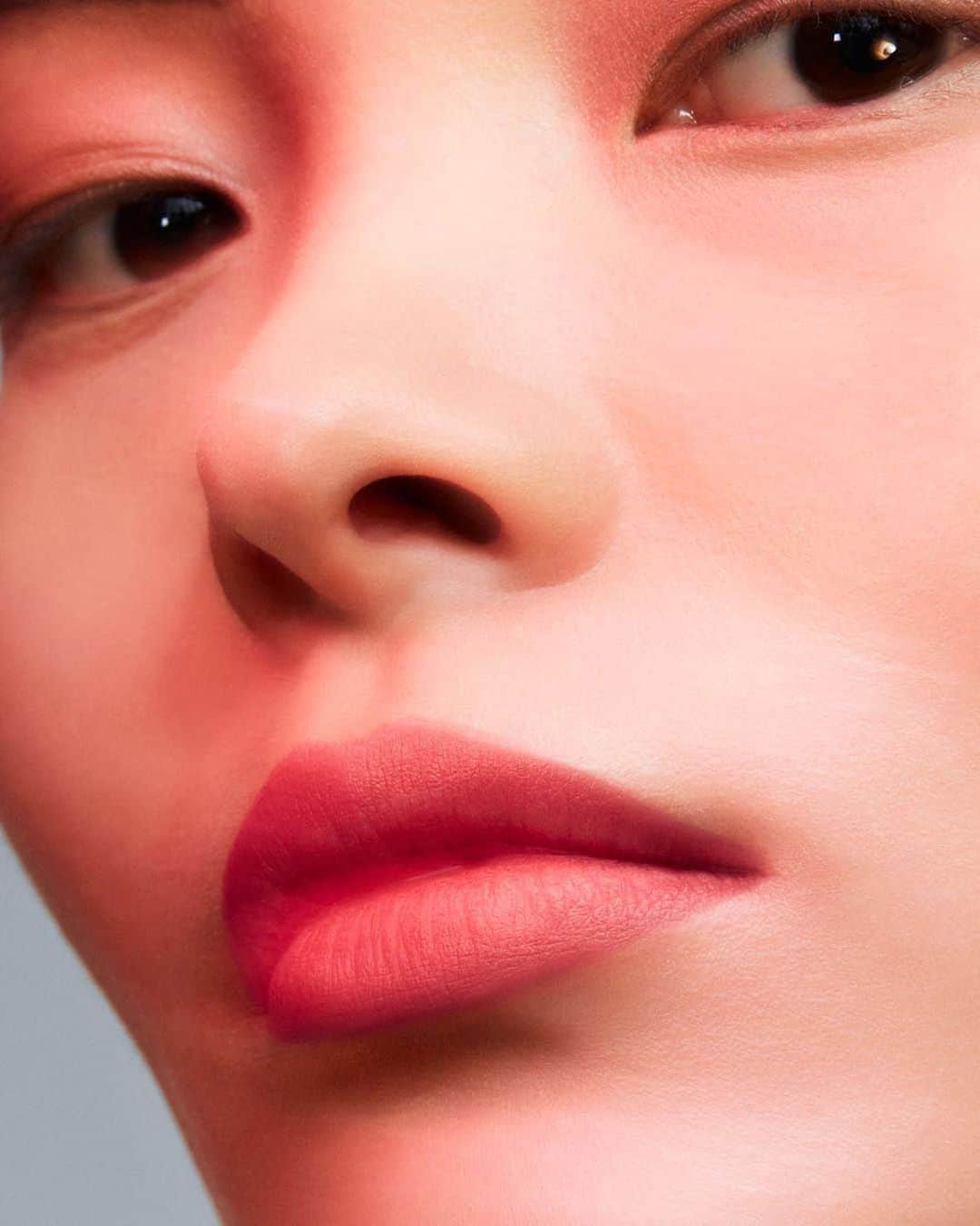 トムフォードさんのインスタグラム写真 - (トムフォードInstagram)「Indulge in vibrant color with Lip Color Satin Matte, a smoothing formula infused with soja seed extract and rosehip seed oil. Featured in 07 Modern Love. @tomfordbeauty #TOMFORD #TFLIPCOLOR」7月30日 22時36分 - tomford