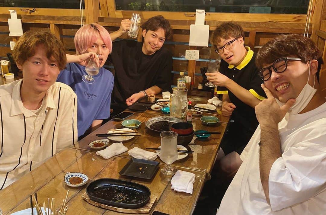 ないとーのインスタグラム：「プール行った後にチームおるたなでお食事に行きました！  #プール #夏」