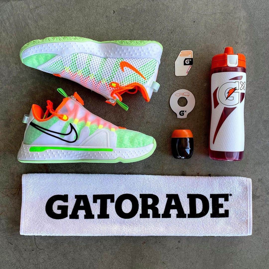 ポール・ジョージのインスタグラム：「My new PG4 x Gatorade kicks are 🔥! But the fits not finished without a personalized Gatorade Gx bottle. Head to http://gatorade.com and customize yours!」