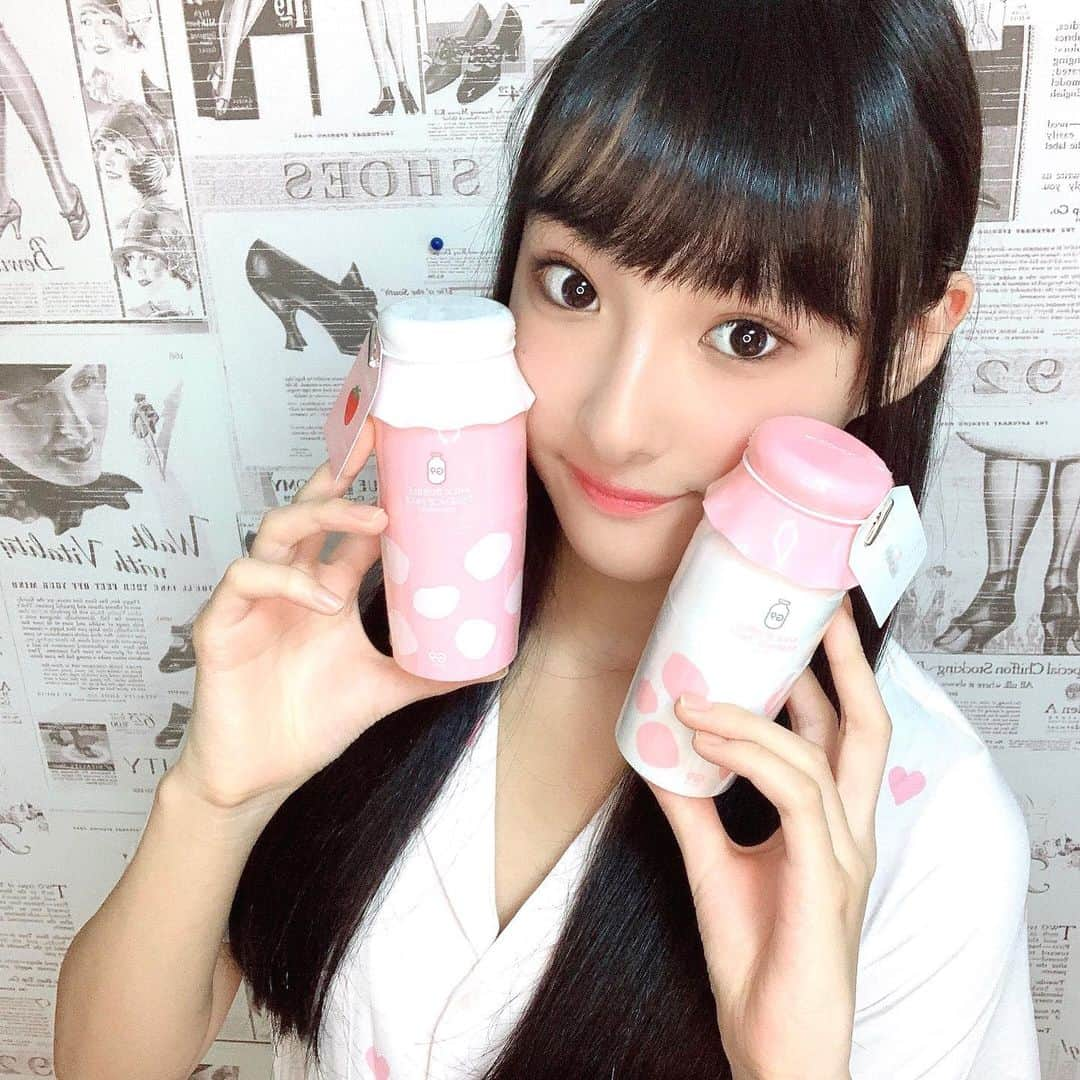 岡本怜奈さんのインスタグラム写真 - (岡本怜奈Instagram)「♡﻿ 𝙼𝙸𝙻𝙺 𝙱𝚄𝙱𝙱𝙻𝙴 𝙴𝚂𝚂𝙴𝙽𝙲𝙴 𝙿𝙰𝙲𝙺🍼💓 ﻿ ﻿ パッケージがかわいくて一目惚れ🥺❤️﻿ ﻿ 乳液が泡に変化してびっくり😳﻿ ﻿ 洗い流さないでそのまま塗り込むから﻿ 手軽でhappy〜╰(*´︶`*)╯♡﻿ ﻿ イチゴの香りもすごく良くてお気に入り🍓﻿ ♡﻿ ♡﻿ #岡本怜奈 #れなたん #nmb48 #韓国コスメ﻿ #美容 #美容液 #美容液パック #炭酸パック﻿ #もちもち肌 #しっとり肌 #パッケージ可愛い﻿ #milkbubble #milkbubbleessencepack﻿ #happy #Instagood」7月30日 22時47分 - renatan1222