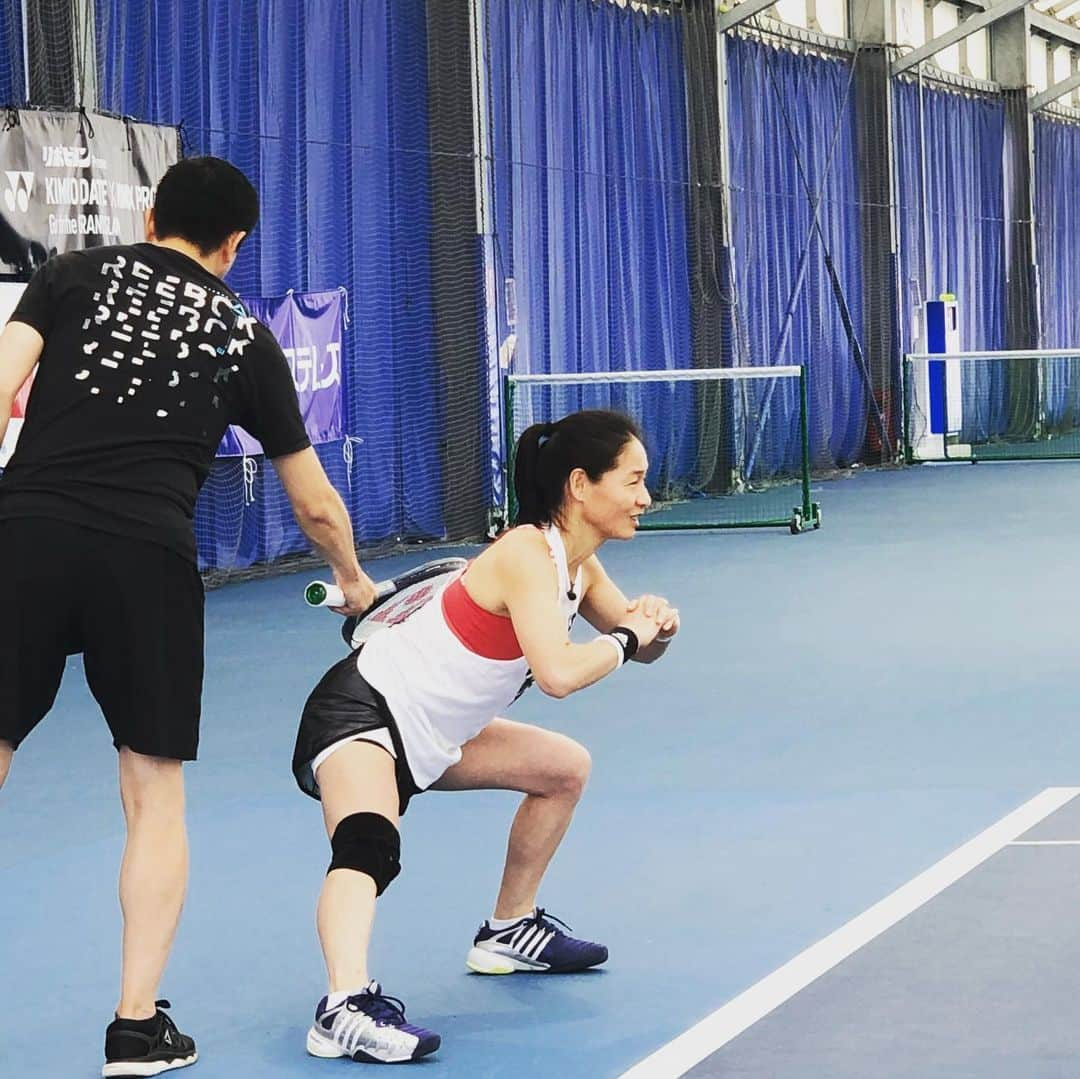 伊達公子さんのインスタグラム写真 - (伊達公子Instagram)「リポビタンPresents 伊達公子✖️YONEX PROJECT 6回目キャンプ初日 #伊達公子 #kimikodate #テニス #テニスプレーヤー #テニスプレイヤー #tennis #tennisplayer #instatennis #スポル品川大井町 #yonexproject #yonexjapan #yonextennis #ジュニアキャンプ #リポビタン #大正製薬 #emsystems #emシステムズ」7月30日 22時48分 - kimiko.date