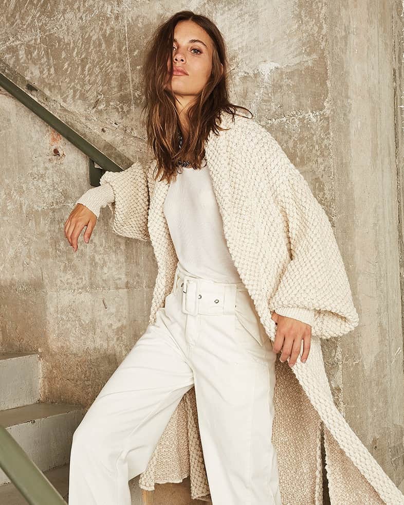 のインスタグラム：「Conforto máximo: aposte nos tricôs oversized para aderir ao mood easy chic! Visite uma de nossas lojas físicas ou acesse o site rosacha.com.br e encontre peças perfeitas para o dia a dia. (Tricô ref. 23.17.1128) #rosacha」