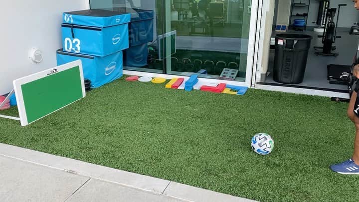 ホセフ・マルティネスのインスタグラム：「😡⚽️」