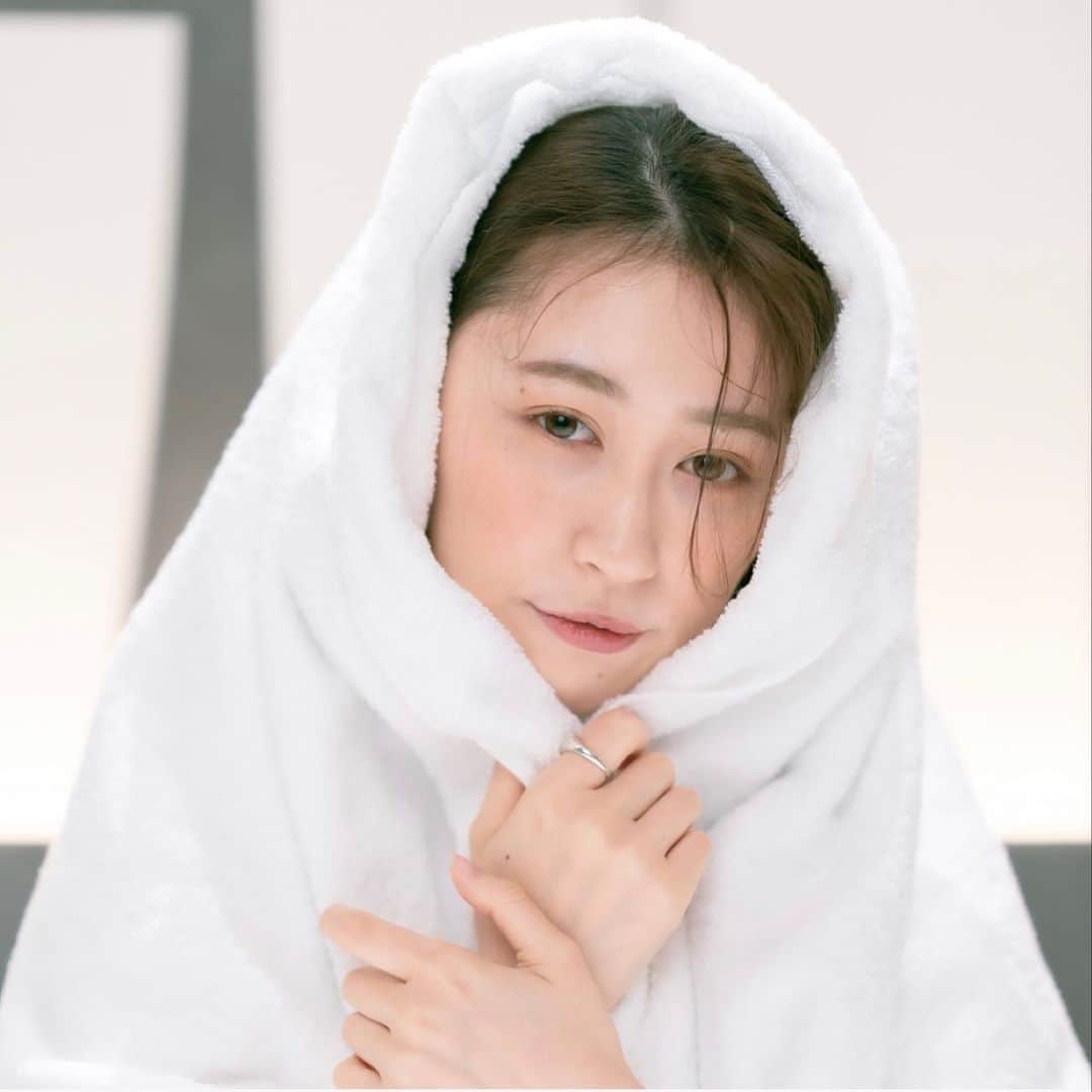のインスタグラム：「﻿ 7/9にOpenしたACホテル銀座に招待していただいたので、オープン前日にひとりで満喫してきました ☁️﻿ ﻿ スタイリッシュな内装にお洒落なバー、充実した朝ごはん。素敵なホテルでした✨ ﻿ 朝ごはんのオープンサンド美味しかったなぁ🥖﻿ ﻿ ﻿ Photo: @yochan1973  ﻿ ﻿ ﻿」
