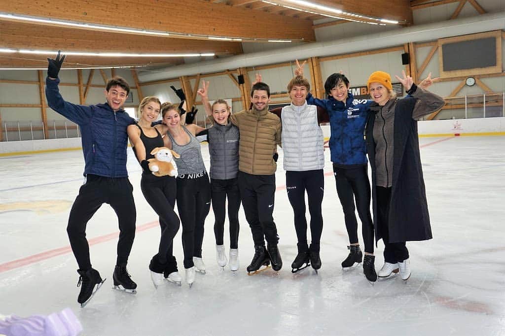 ISUグランプリシリーズさんのインスタグラム写真 - (ISUグランプリシリーズInstagram)「🥳 Happy Friendship Day! 🤝  The figure skating family spans across the globe and skating friendships are made across borders 🌍 To celebrate #FriendshipDay we gathered some heart-warming stories of friendship for you to read! 👉 Check the link in our stories!  #FigureSkating」7月30日 23時34分 - isufigureskating_x