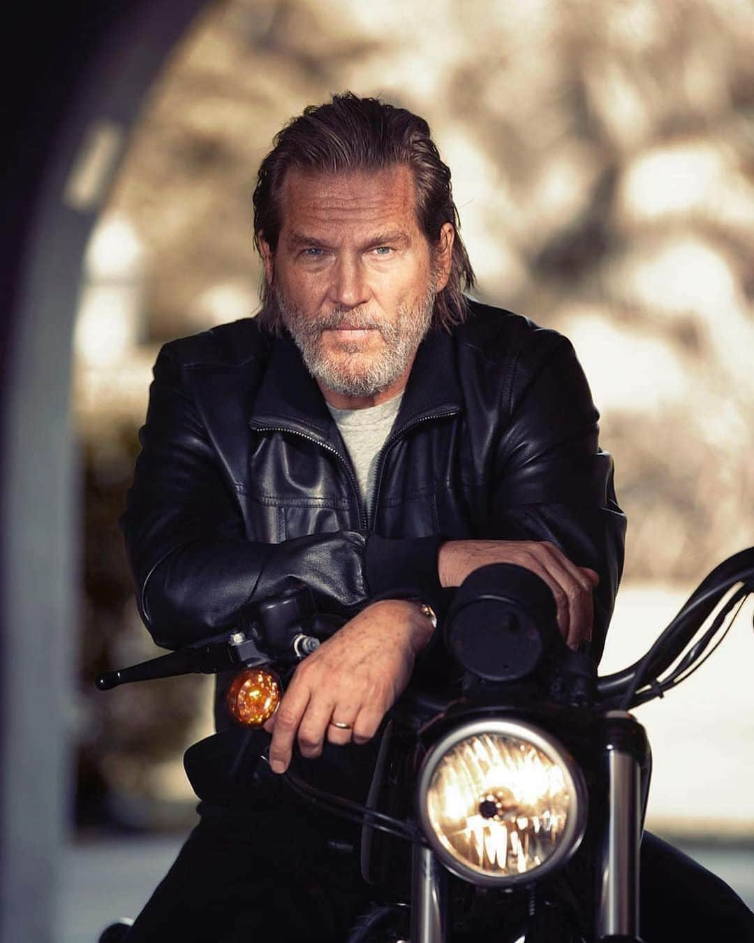 epidemic_motorsさんのインスタグラム写真 - (epidemic_motorsInstagram)「#jeffbridges  via @menwithjournals #pittiuomo #pitti #coat #style #menstyle #ceo #fabrics #menwithclass #sprezzatura #jacket #menswear #elegant #gent #gentleman #suit #suits #doublebreasted #dapper #italianstyle #luxury #luxurylife #luxurymagazine #mensfashion #bespoke #tie #satorial #tailoring #epidemicmotors #epidemic_motors」7月30日 23時29分 - epidemic_motors