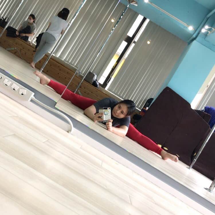 のインスタグラム：「#ストレッチ #柔軟 #体幹 #ダイエット #バランス #リラックス #脚 #自分磨き #痩せたい #継続は力なり #見た目重視 #綺麗になりたい #トレーニング #bodymake #selfie #happy #instagood #style #l4l #ff #instafollow #followme #girl #ladies #love #いいね  #follow4follow #f4f #likeforfollow #like4likes」