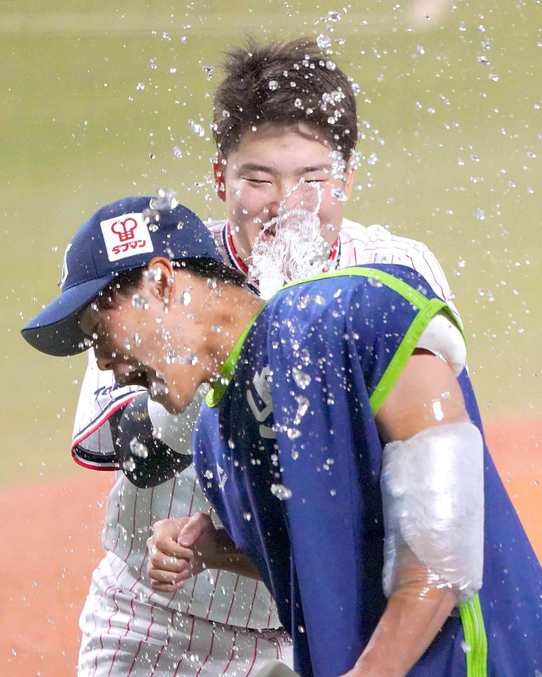 高橋奎二のインスタグラム：「今季初勝利する事が出来ました！ 次に向けてまた頑張ります！ これからも熱いご声燕よろしく お願いしますします！✨」