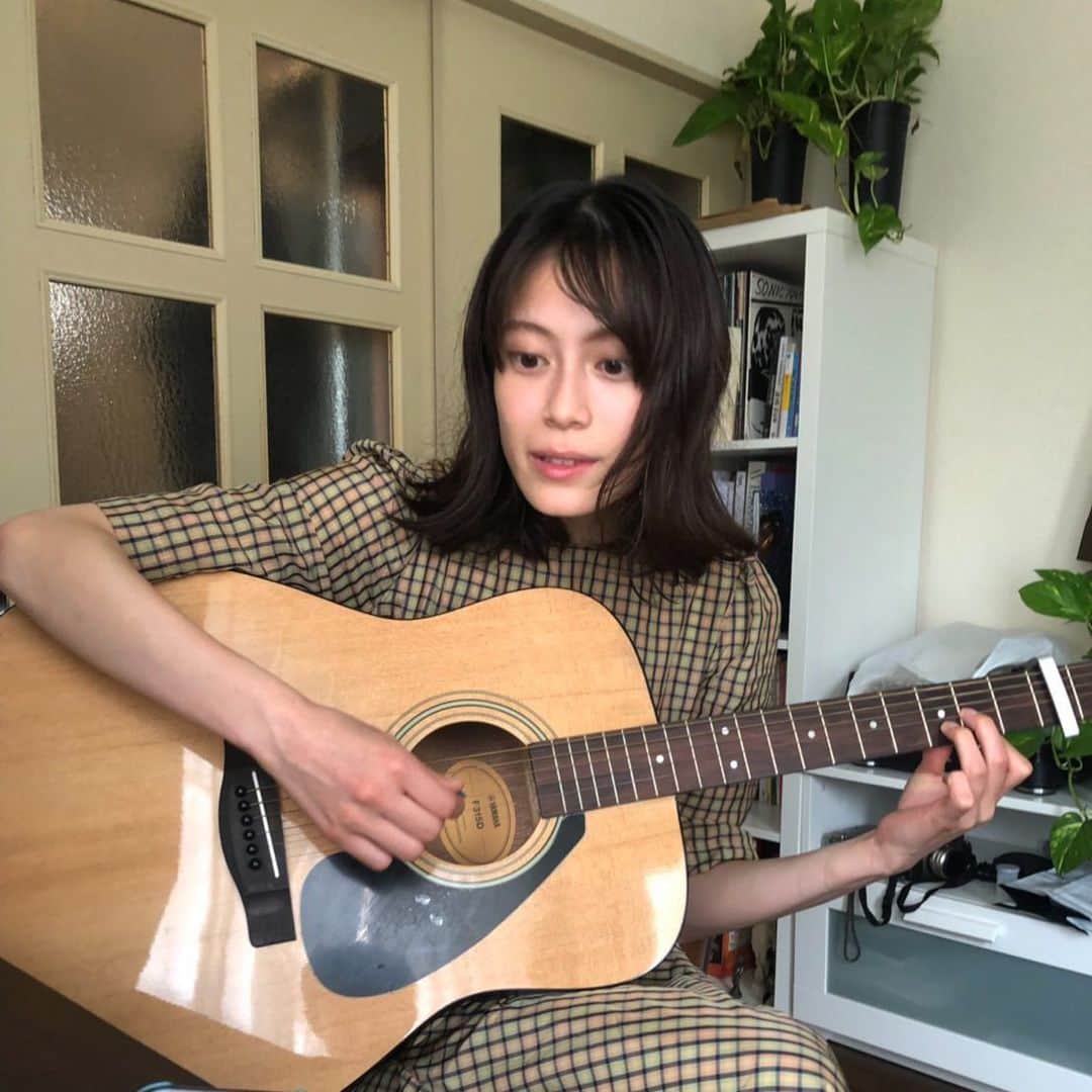 保坂美亜のインスタグラム：「バイバイ愛しの〜」