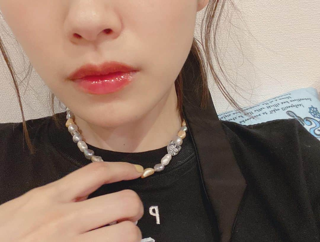 高橋愛さんのインスタグラム写真 - (高橋愛Instagram)「あべさんが、ネックレスくれたー！！！ ㅤㅤㅤㅤㅤㅤㅤㅤㅤㅤㅤㅤㅤ @maicolorsjewelry_tokyo の ネックレス💗 ㅤㅤㅤㅤㅤㅤㅤㅤㅤㅤㅤㅤㅤ かわいー！ うれしー！ ㅤㅤㅤㅤㅤㅤㅤㅤㅤㅤㅤㅤㅤ いっぱいつけよう💗 ㅤㅤㅤㅤㅤㅤㅤㅤㅤㅤㅤㅤㅤ きべさんコラボの リップも可愛いし ㅤㅤㅤㅤㅤㅤㅤㅤㅤㅤㅤㅤㅤ パメオのTシャツも ピンクのパンツも ㅤㅤㅤㅤㅤㅤㅤㅤㅤㅤㅤㅤㅤ もう、可愛いものだらけ！ ㅤㅤㅤㅤㅤㅤㅤㅤㅤㅤㅤㅤㅤ #今日のたかはし #不意なプレゼント #ありがとう #猫のビーズ #めちゃんこ可愛い #maicolors #ハンドメイド #パール #🦪　パールの絵文字があったなんて！ 今知った！🤔🤣」7月30日 23時52分 - i_am_takahashi