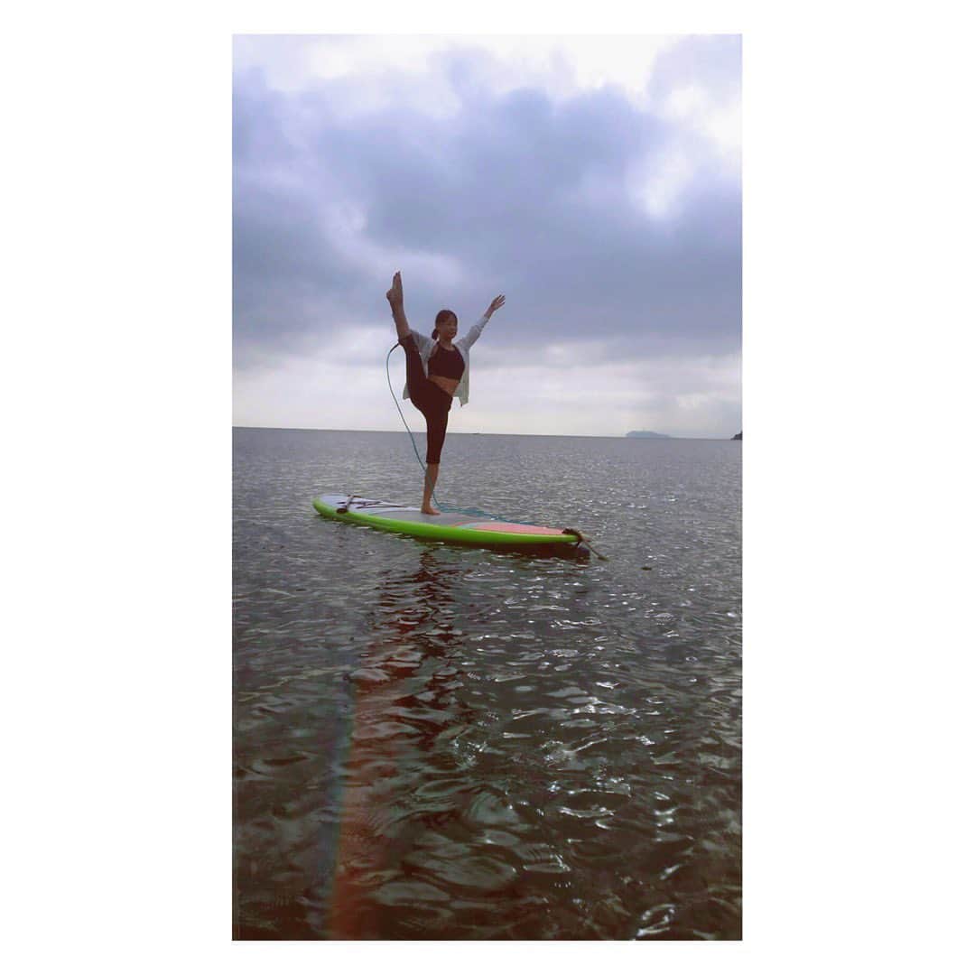 寺川里奈のインスタグラム：「Y字🤸‍♀️ #サップヨガ  #sup #yoga #sea」
