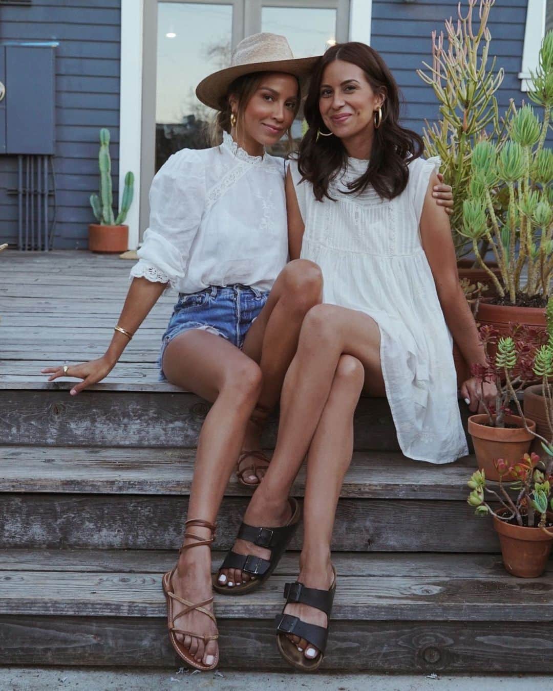 ジュリー・サリニャーナのインスタグラム：「I’m so fortunate I get to call this beautiful soul, my sister & bff 💕 happy birthday @ari.sari.loves !!! Ari- I’m incredibly proud of you for who you are as a sister, daughter, mom & wife but most importantly as a human being! You never cease to amaze me & you continue to inspire me in everything you do, so thank you! You’re such a superwoman full of life, joy, love, creativity and kindness and someone I look up to and admire everyday. Nothing makes me more happy than to celebrate life with you for the rest of our lives and to continue coming to you for everything fashion & style (and everything else in between ofc!) Cheers to you, you magical soul! I love you so much my 80s babie! 💕🎂」