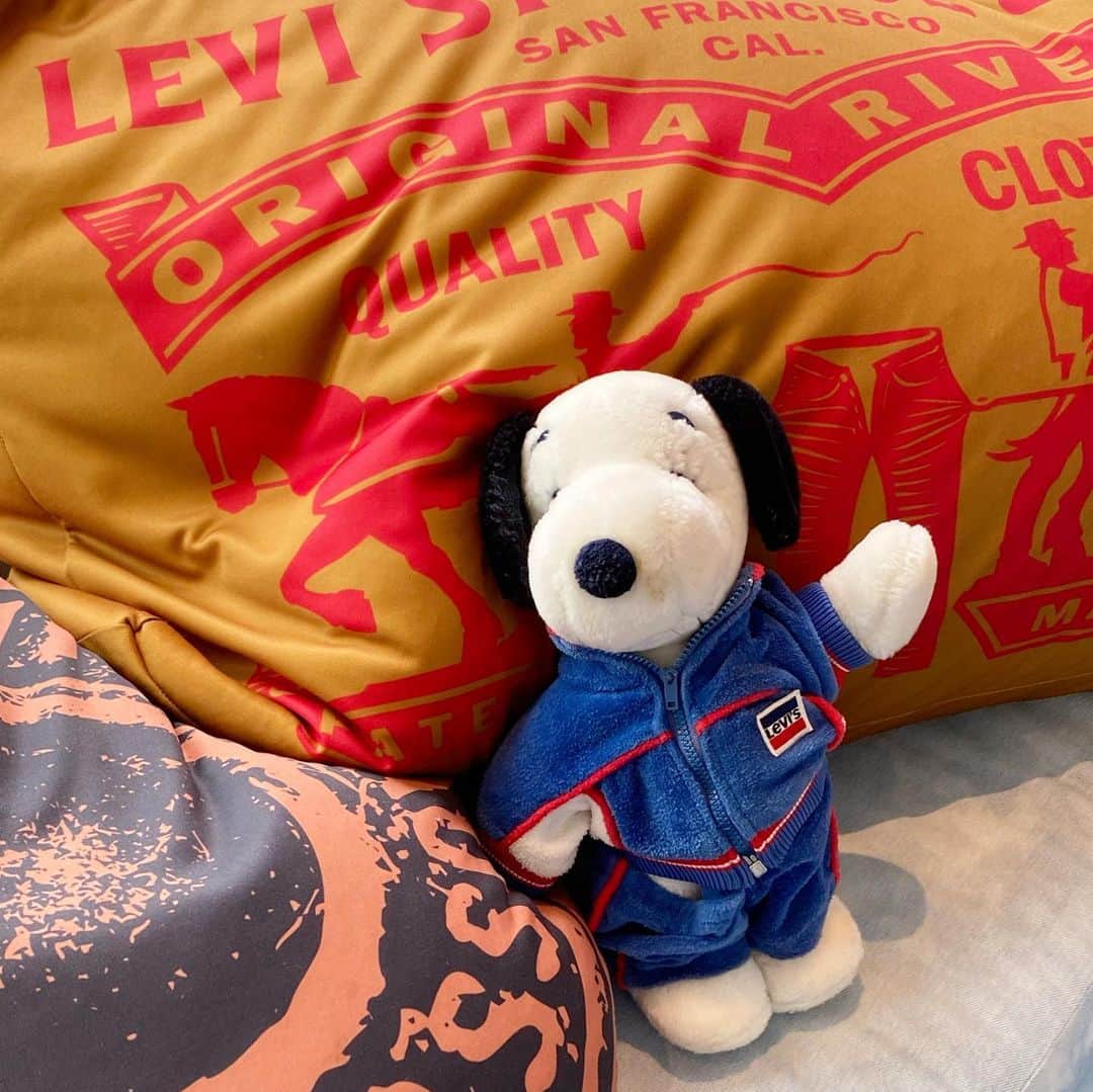 宇野薫さんのインスタグラム写真 - (宇野薫Instagram)「Levi's×SNOOPYがいる @levis_japan の素敵なお部屋にお邪魔させていただきました！  #宇野薫のテーマがありすぎコーディネート #宇野薫 #だから古着はやめられない #ただの古着好きです #リーバイス」7月31日 0時26分 - caoluno