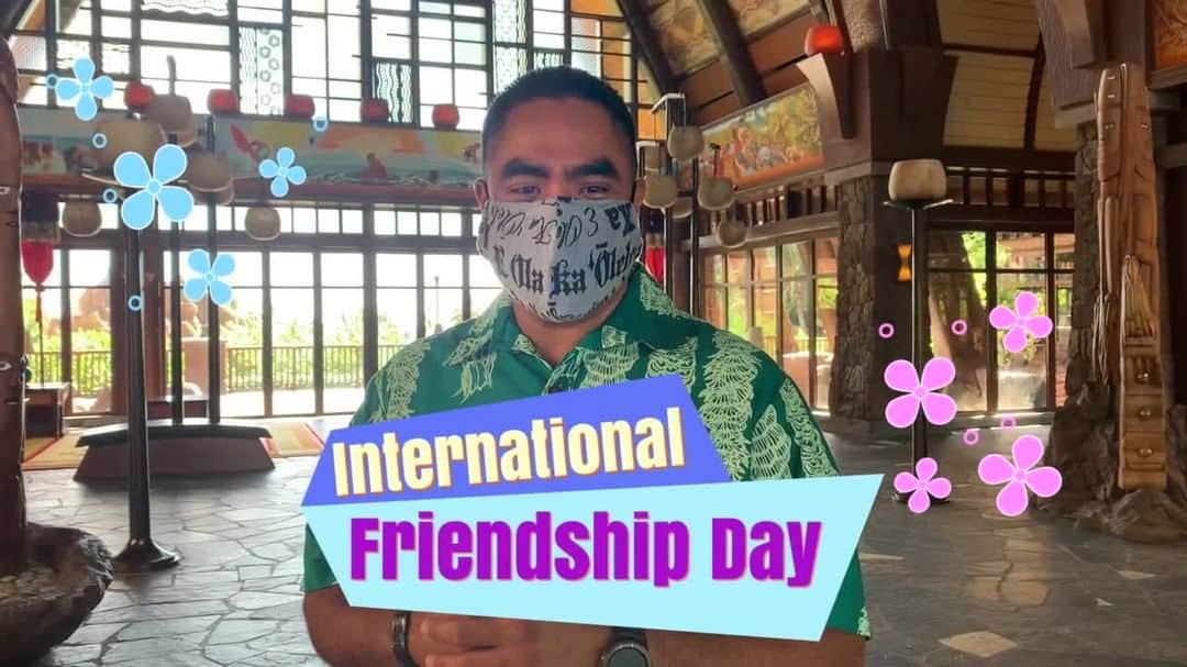 Walt Disney Worldのインスタグラム：「Happy International Friendship Day! Cast members from around the world are celebrating friendship and those who help us stay true to ourselves. Watch as cast members share how to say "friend" in different languages! #DisneyCastLife #DisneyMagicMoments ✨」