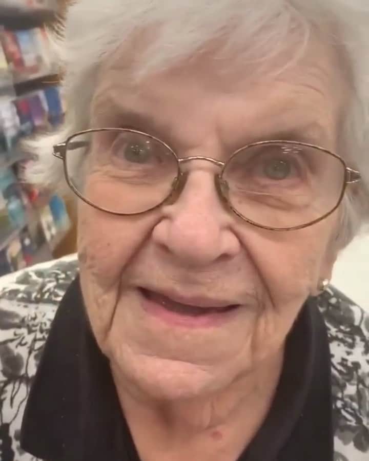 スティーブ・クックのインスタグラム：「🤣🤣The number of times I’ve been tagged in this, I had to share lol. Thanks for the love who’s ever Grandma this is」