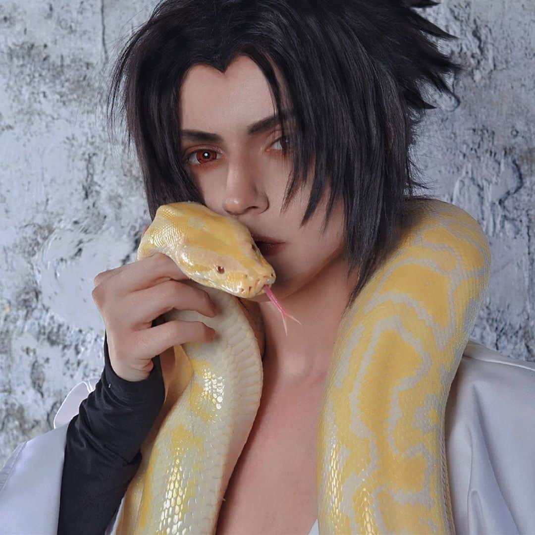 Gesha Petrovichさんのインスタグラム写真 - (Gesha PetrovichInstagram)「🐍Sasuke Uchiha🐍 With Help and inspiration from @xiao_diva 💕 her art's talent just bomb💣😍 Ph @kira_rayne.ph Ed Mr. MEI Wig @geshacos  Subscribe on P❤️treon.com/GeshaCos for more exclusive content 😏❤️」7月31日 0時41分 - petrovichgesha
