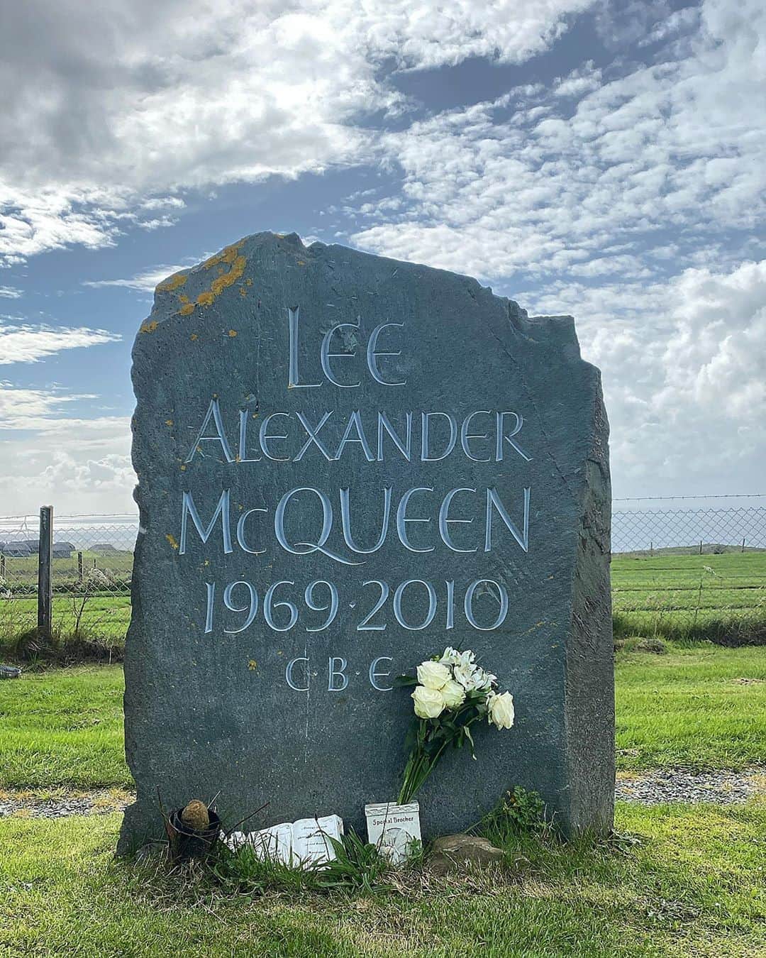 キム・ジョーンズのインスタグラム：「Visiting a friend . We miss you Lee ❤️」