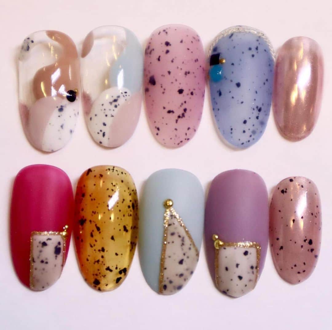 Icegel Nailさんのインスタグラム写真 - (Icegel NailInstagram)「#아이스젤 #달마시안젤 로 섹션아트하기! 초간단! 하지만 아트는 너~~~무 예쁜 달마시안젤! 😘😘😘  #repost @asana_sab ・・・ _ Dalmatian gel art♡♡  @icegel_japan  @icegelnail  @icegelkorea   TATオンラインストアにて発売中です♡♡  _ 〜〜〜〜〜〜〜〜〜〜〜〜〜〜ー ♡asana♡ ネイリスト歴9年目  カラーの調合が大好きで、 お客様のお肌の色味に合わせたり お好みのカラーを作るのが得意 いつか必ず自分のジェルブランドを持つ」7月31日 0時46分 - icegelnail