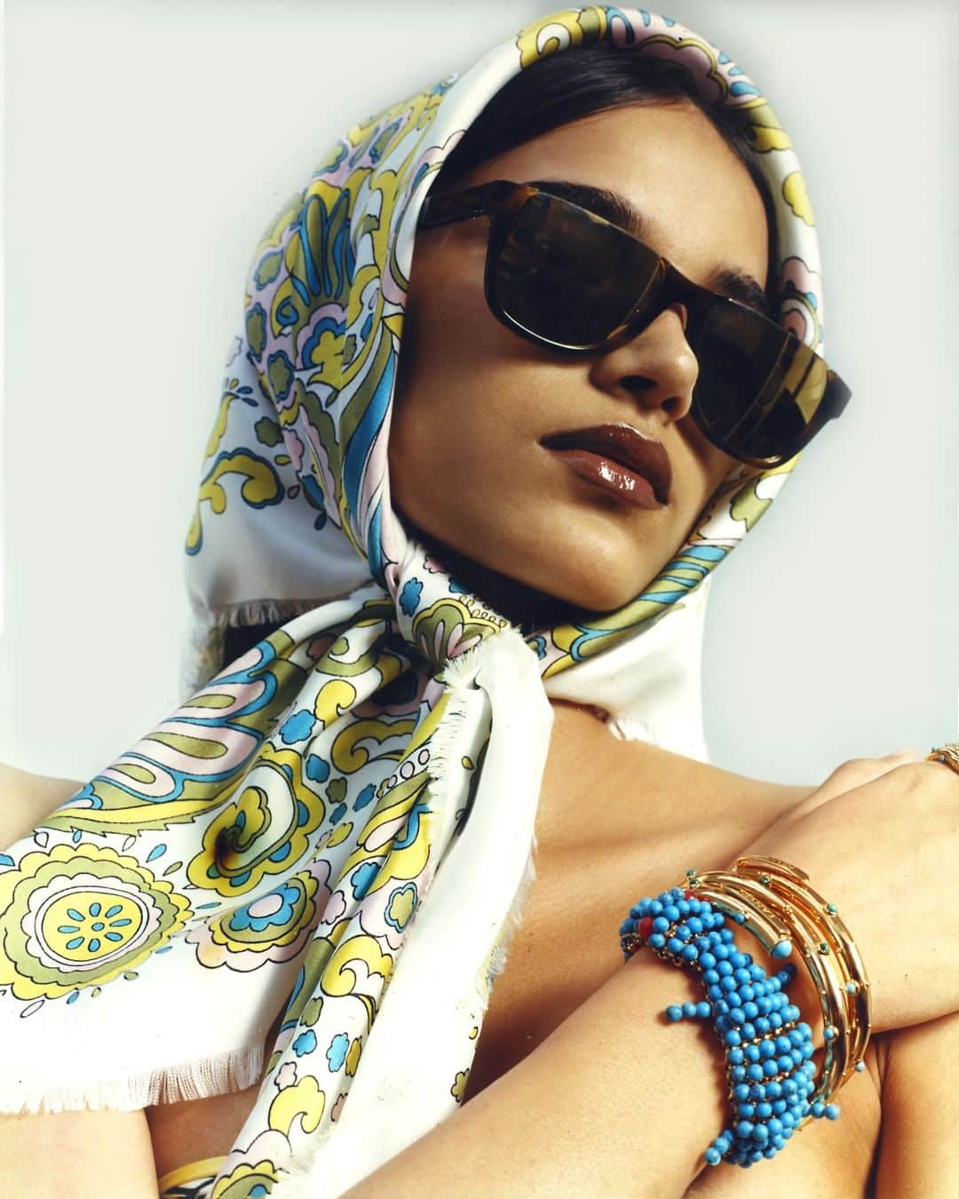 ランバンのインスタグラム：「#LanvinSunglasses, silk scarf, and the Crocodile & Pencil bracelets. Available online and in stores. #LanvinJewelry #LanvinAccessories」