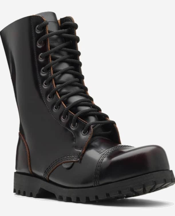 アンダーグラウンドのインスタグラム：「The Original Steel Cap  Commando Boot- this 10 option in a luxury Burgundy rub off leather. These classic combat boots are built on a rubber sole with internal steel cap and a beautifully finished leather that has the top black coat carefully removed in finishing to reveal the burgundy base.⁠ ⁠ From our online store and some selected stockists.⁠ ⁠ ⁠ ⁠ #UndergroundEngland #UndergroundShoes #Underground #SteelToe #SteelToeBoots #SteelCaps #SteelCapBoots #LaceUpBoots #algender #Comabtboots #militaryboots #grungeboots #Steelcapboots #steelcaps #combatboots #grungeboots #militaryboots #leatherboots」