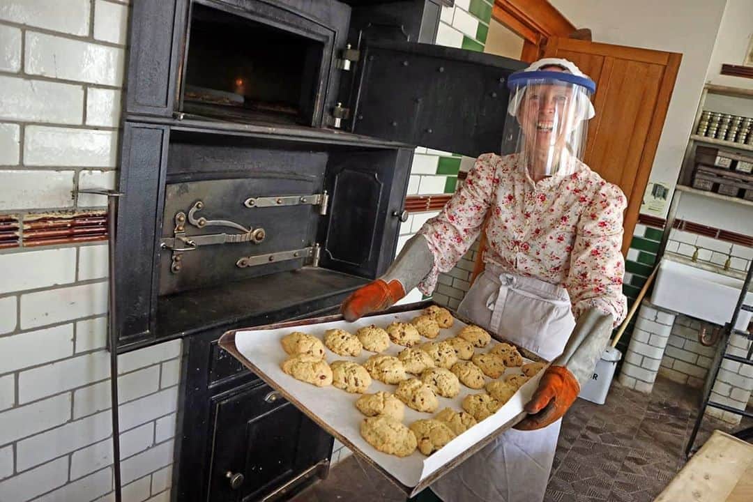 ベーミッシュ美術館さんのインスタグラム写真 - (ベーミッシュ美術館Instagram)「We love popping into Herron's Bakery to find out what's fresh out of the oven 🤤🤩! #tasty #treats #food #bakery #yum #yummy #😍 #🤤 #fresh #oven」7月31日 0時59分 - beamish_museum