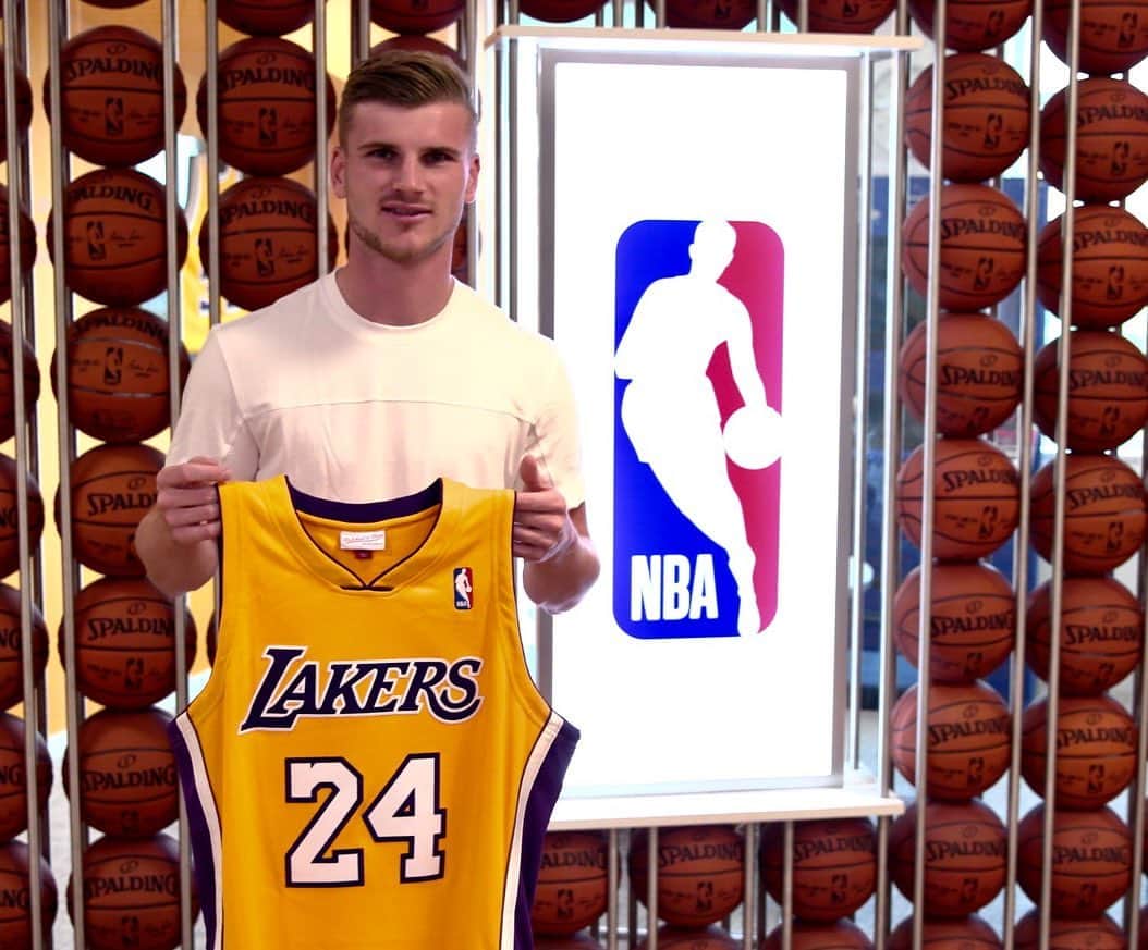 ティモ・ヴェルナーのインスタグラム：「The NBA is back! And I’m going for the @lakers 🏀💪🏆 @nba  #WholeNewGame @nbaeurope」