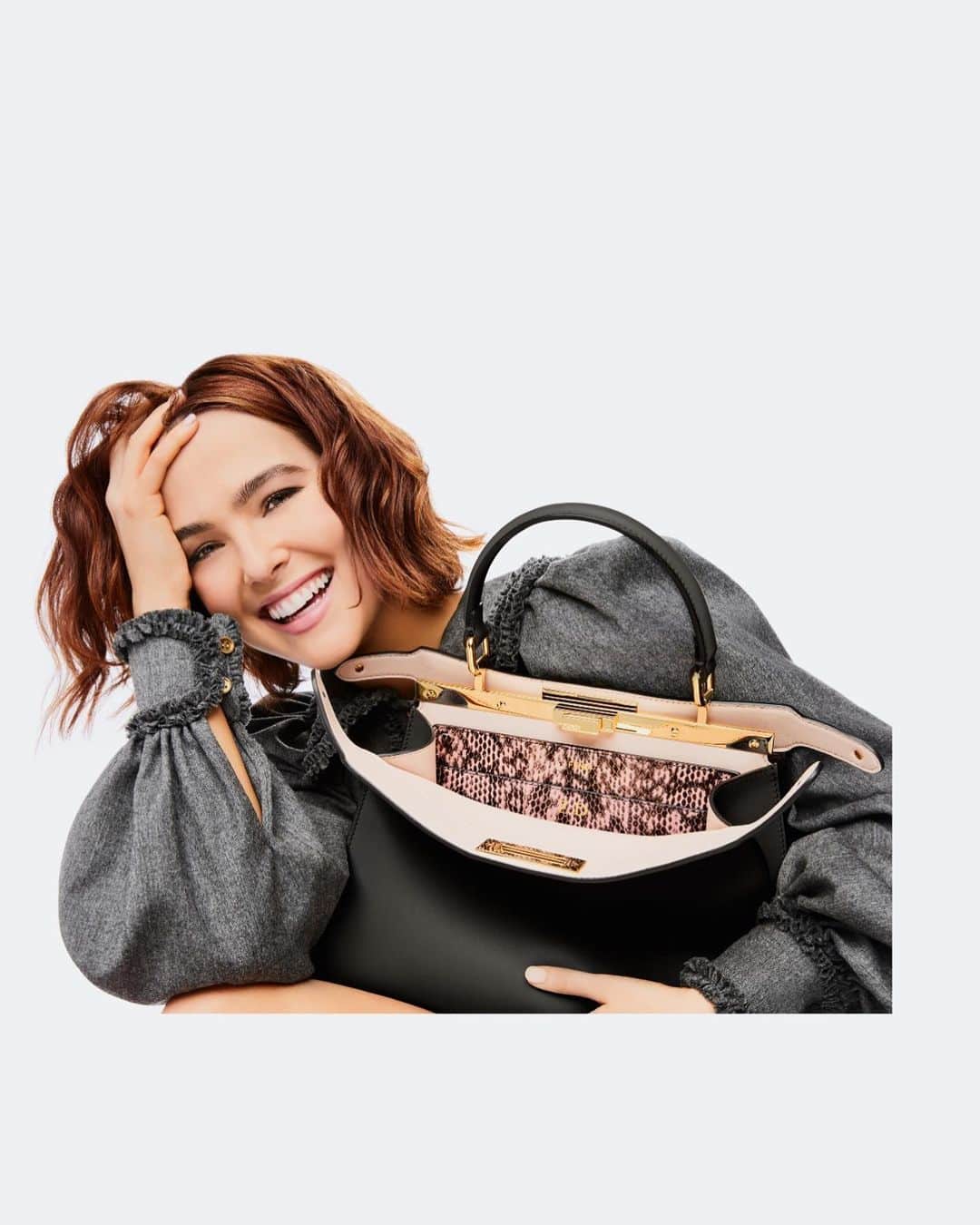 Fendiさんのインスタグラム写真 - (FendiInstagram)「“I love that the bag opens up in a deep ‘smile’ to reveal the interchangeable inside pockets.”  @zoeydeutch – the face of the new #FendiPeekaboo campaign – is captured on set in an exclusive behind-the-scenes shot.   Director & Photographer:  @andymadeleine_」7月31日 1時04分 - fendi