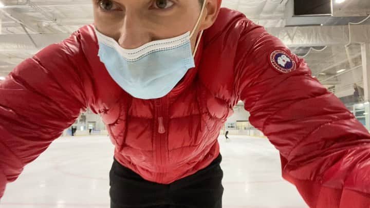 アダム・リッポンのインスタグラム：「I went skating yesterday and jumped for the first time in forever. It went better than I thought but today I can’t walk HA 🙃😷」