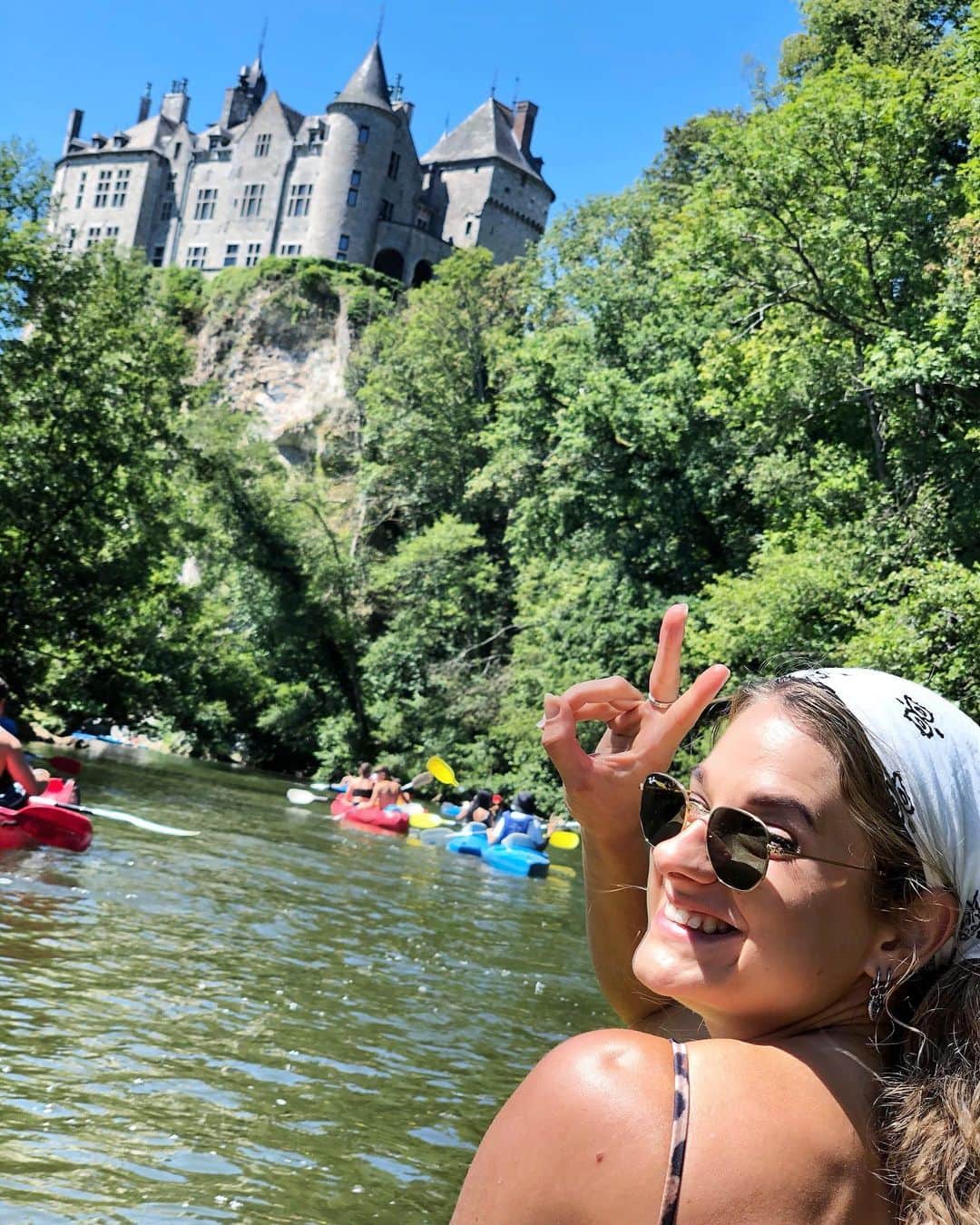 ラウラ・デ・ウィットさんのインスタグラム写真 - (ラウラ・デ・ウィットInstagram)「This world is a paradise 🏰🛶」7月31日 1時43分 - lauradewitte