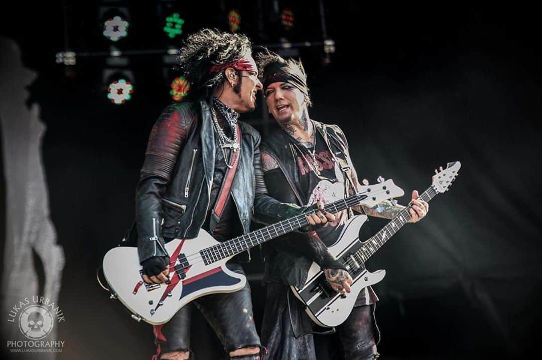 SIXX:A.M.のインスタグラム：「What song would you like to hear live?    📷: @lukasurbanikphotography   @sixxam @sixxarmy #sixxam #sixxamfamily #photography #music #musicphotography #concertphotography #gigphotography #metalheads #metalphotography #concert #live #photo #nikkisixx #djashba #dustinsteinke #jamesmichael」