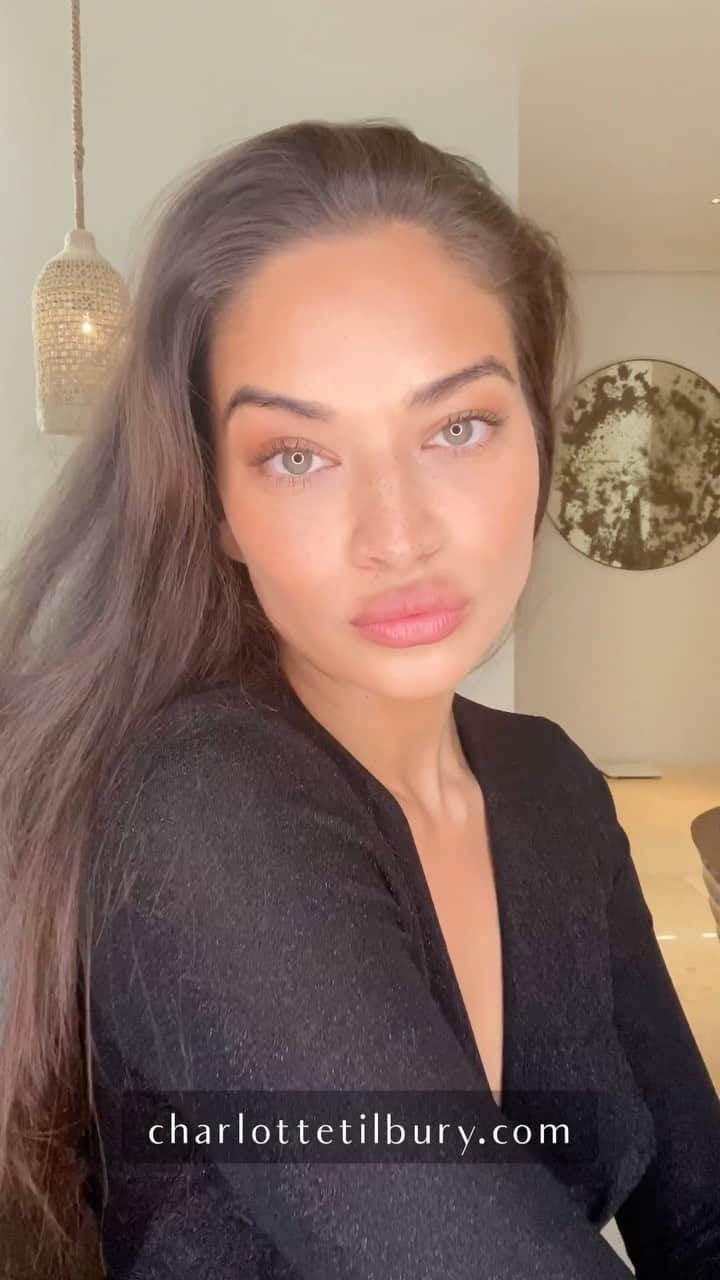 シャニーナ・シャイクのインスタグラム：「Finally the skincare and makeup tutorial you’ve all been waiting for! By my favorite @ctilburymakeup !! I created a look using my favorite items by Charlotte....and using some NEW products too ! 💕 You can purchase all the amazing products I use on CharlotteTilbury.com  Thank you @ctilburymakeup #giftedproduct #AD」