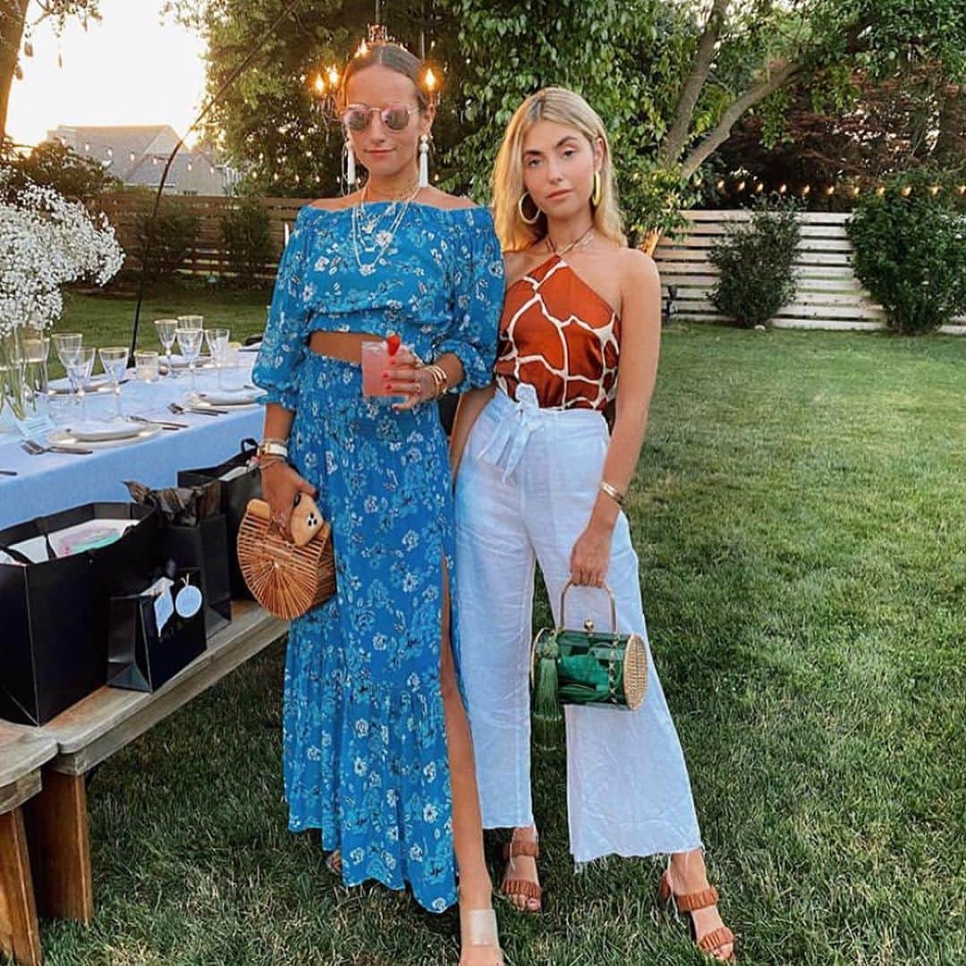 ブルーライフのインスタグラム：「Happy international friendship day! 💙 tag your bff 💫#shopplanetblue」