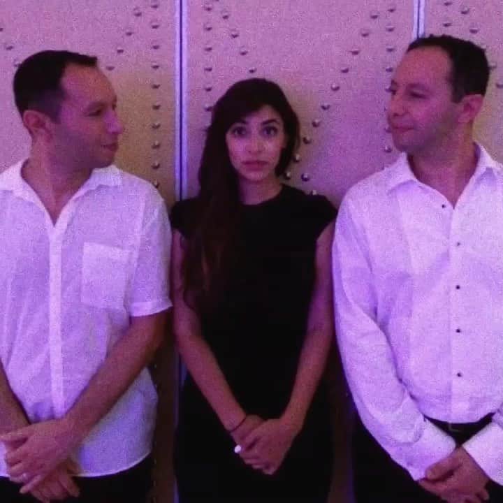ハンナ・シモンのインスタグラム：「On my morning scroll down memory lane... A Greek Cypriot Indian girl goes to her best friend’s Greek-Cypriot Syrian wedding in Spain five years ago and demands that Bollywood music is played. Lesson: I’m a bad guest. Don’t invite me to your party. I’ll take over the playlist and drink all your champagne. OKAY BACK TO STARING AT A WALL IN MY HOUSE.」