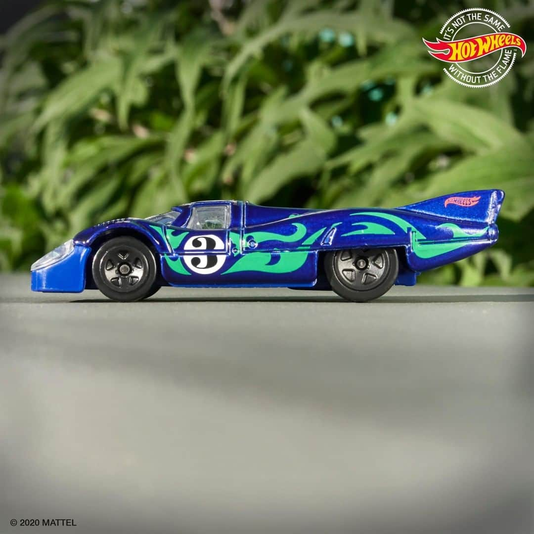 Hot Wheelsさんのインスタグラム写真 - (Hot WheelsInstagram)「How fast do you think the Porsche 917 LH tops out on the orange track? #HotWheels」7月31日 2時00分 - hotwheelsofficial