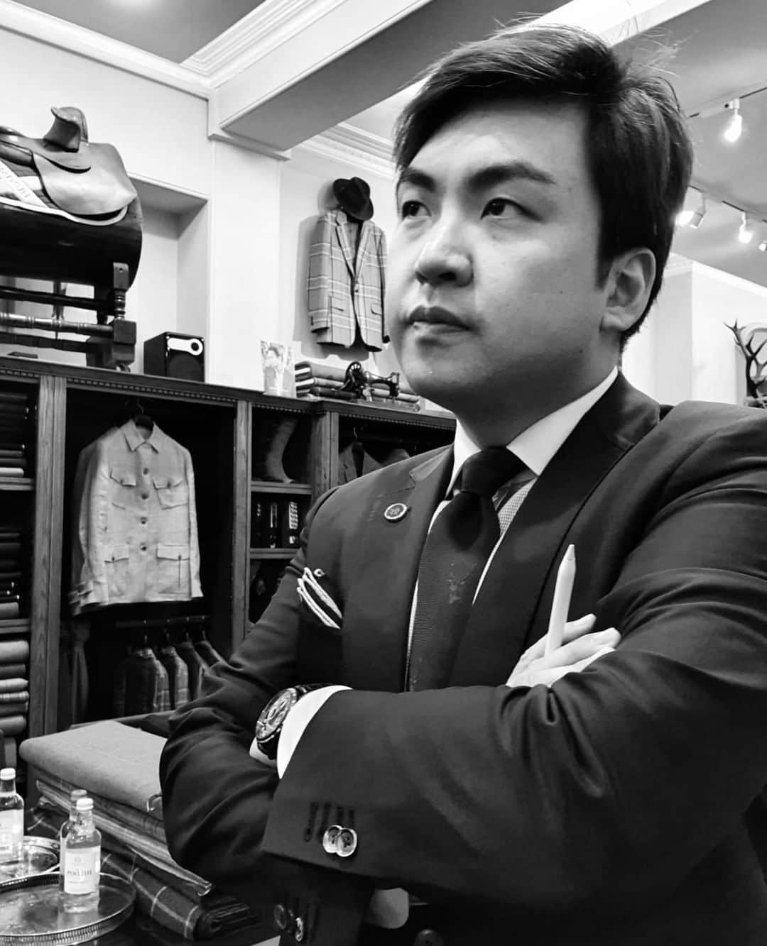 のインスタグラム：「Meet Client Manager, Michael Cheng. Michael is British born, of Hong Kong & Malaysian descent. Michael grew up in London and spent many years with Ermenegildo Zegna as a Made to Measure Specialist, before bringing his contemporary approach to 11 Savile Row. Get to know Michael a little better by reading the Proust Questionnaire we put to him via Instagram stories or link in bio⁠ ⁠ #MeetTheHuntsmanTeam #bespoke #huntsmansavilerow #savilerow #tailoring #britishdesign #theartofbespoke #clientmanager #london」