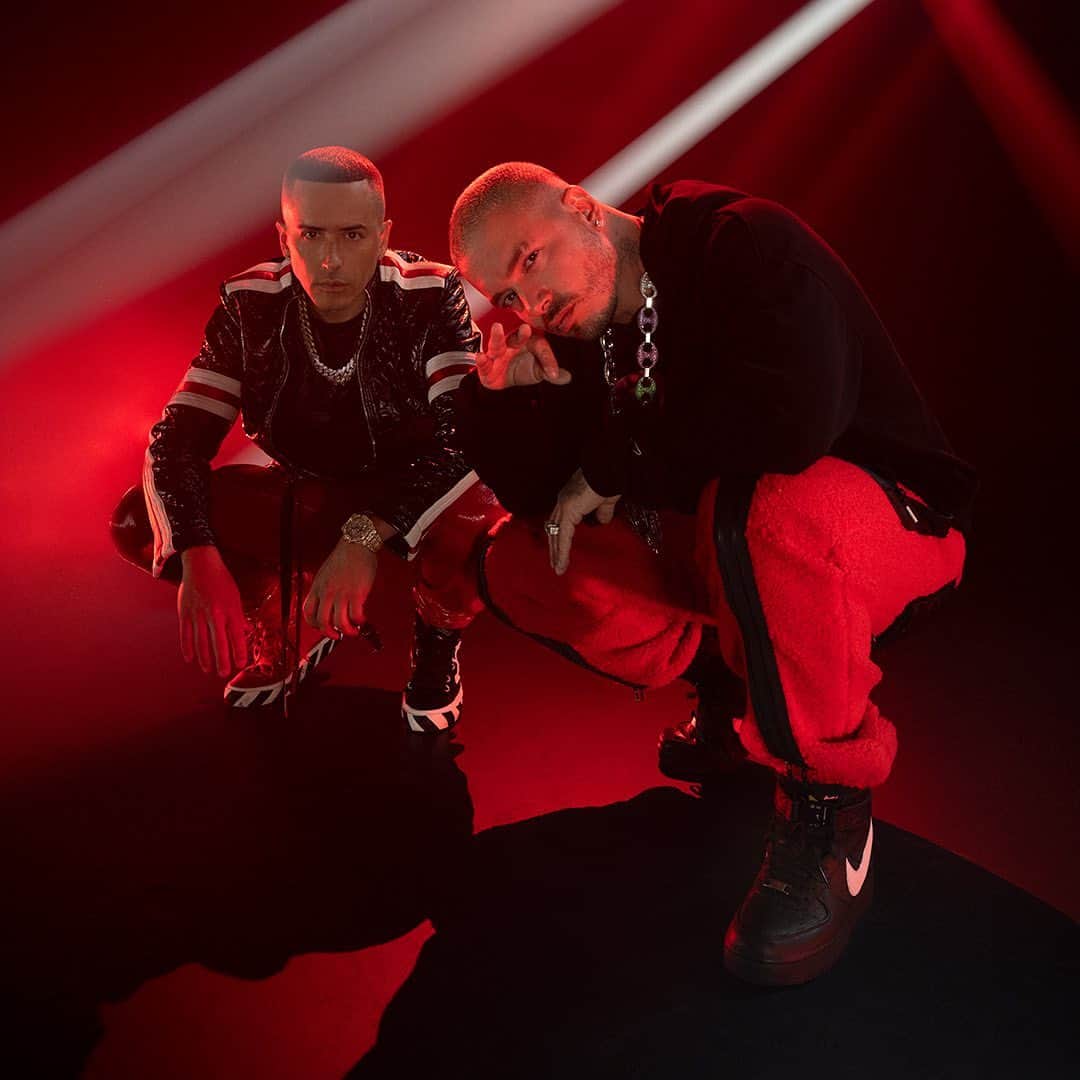 ヤンデルのインスタグラム：「#NoTeVayas @jbalvin .  Esta Noche A Las 12:00amET Estreno」