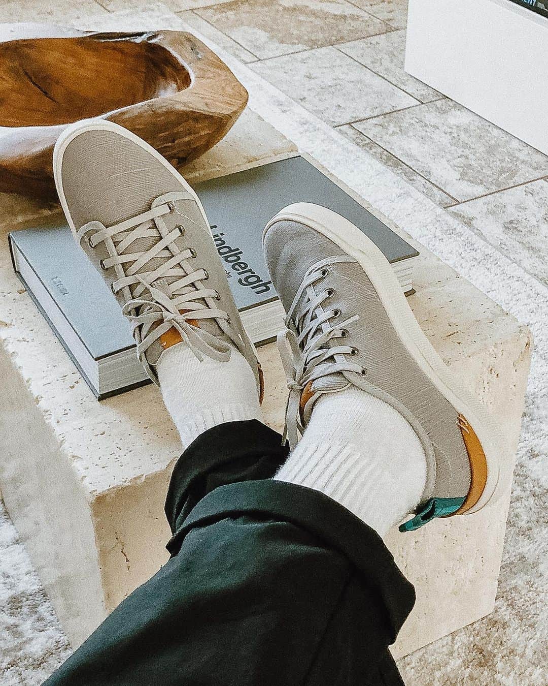 トムズシューズのインスタグラム：「Senior Digital Designer, @dhercules at home with the TRVL LITE sneakers. Head to our IG Stories to see how our team is wearing their faves.」