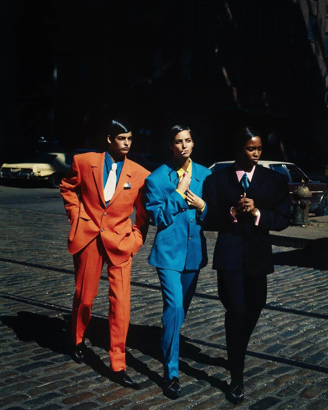 ピーター・リンドバーグさんのインスタグラム写真 - (ピーター・リンドバーグInstagram)「Linda Evangelista, Christy Turlington & Naomi Campbell, Brooklyn, 1990 #LindberghStories #LindaEvangelista #NaomiCampbell #ChristyTurlington #vogueitalia」7月31日 2時21分 - therealpeterlindbergh