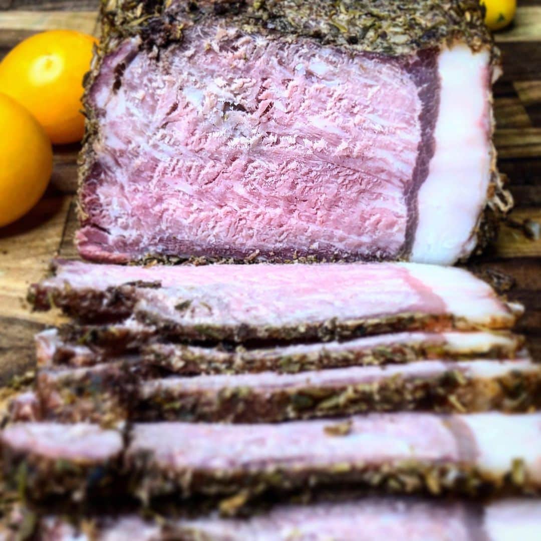 ケリスのインスタグラム：「Ok guys, last chance to get our BBQ GOLD MINE BOX. Only a couple left before we move on to next weeks box. ORDER NOW!!!  JERK rubbed strip steak grilled perfectly! #goldminebox #bbq」