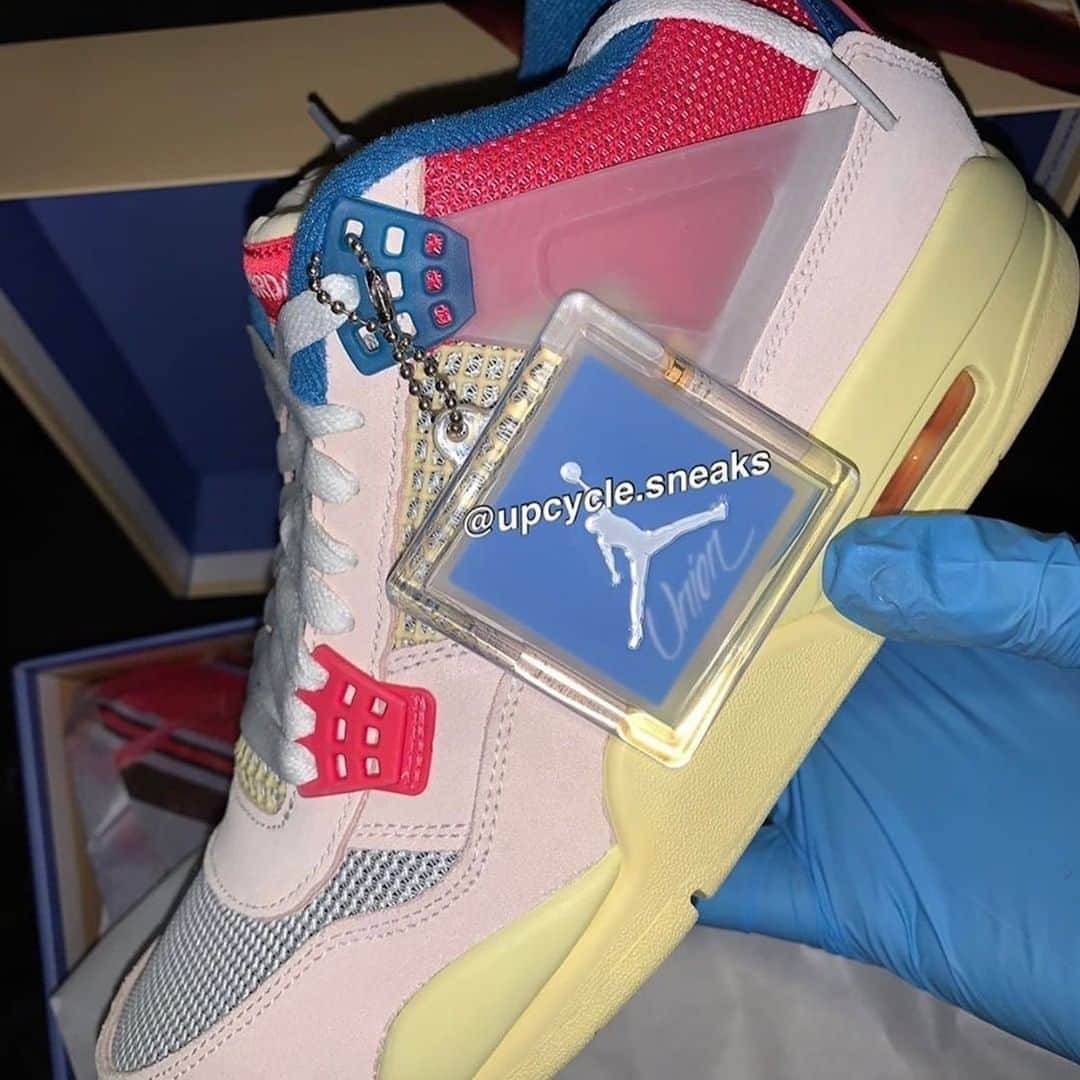 Sneaker Newsさんのインスタグラム写真 - (Sneaker NewsInstagram)「A second @unionlosangeles x Air Jordan 4 SP colorway is revealed with "Guava Ice" uppers. Thoughts on these? Hit the link in our bio for a closer look.」7月31日 2時34分 - sneakernews