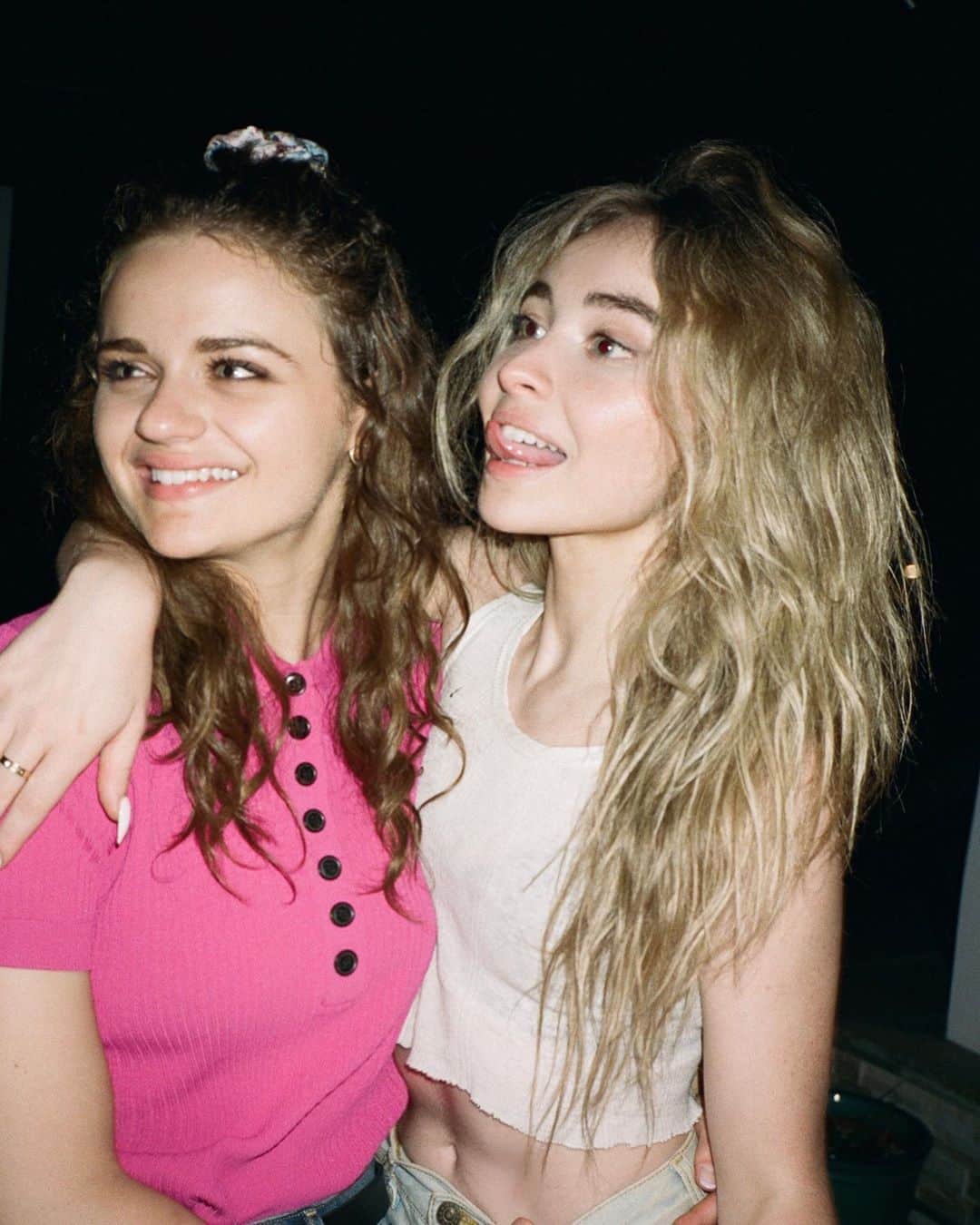 サブリナ・カーペンターのインスタグラム：「the day u were born this world was cursed 🤍 happy birthday my angel @joeyking」
