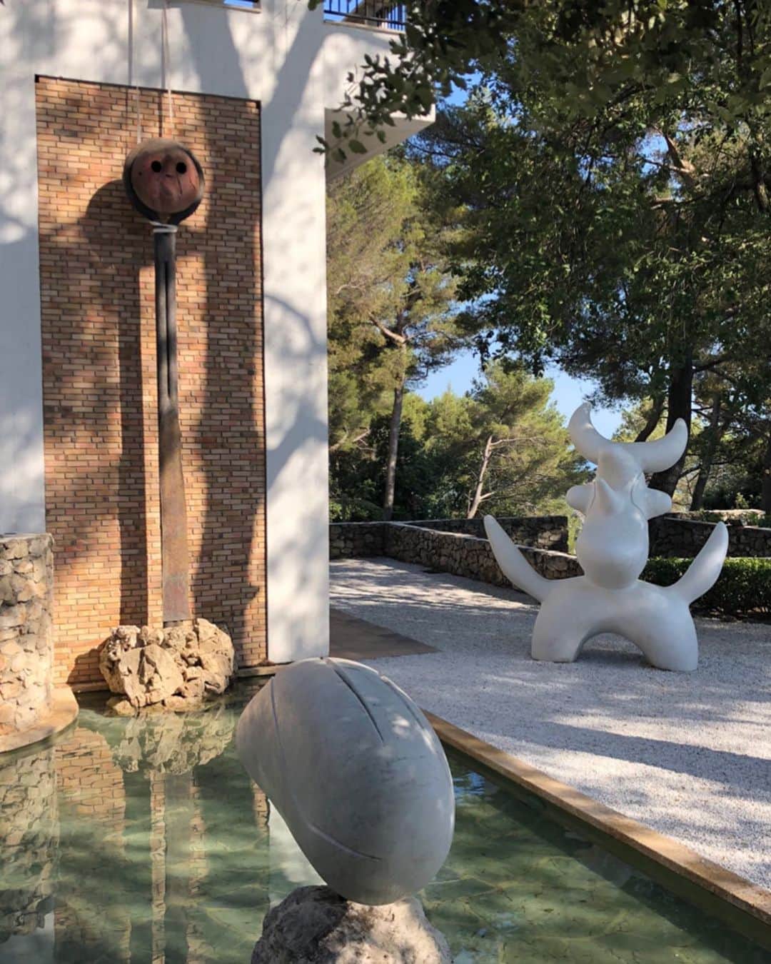 Camille Charriereさんのインスタグラム写真 - (Camille CharriereInstagram)「An empty Fondation Maeght, perfect for Miró meanderings」7月31日 2時41分 - camillecharriere