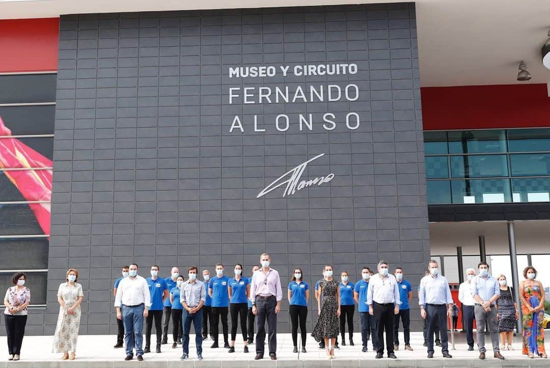 フェルナンド・アロンソさんのインスタグラム写真 - (フェルナンド・アロンソInstagram)「Gracias a Sus Majestades los Reyes por la visita al @circuitomuseofa . Ha sido para todos un día muy especial y que recordaremos siempre. Gracias 🙏.」7月31日 3時10分 - fernandoalo_oficial