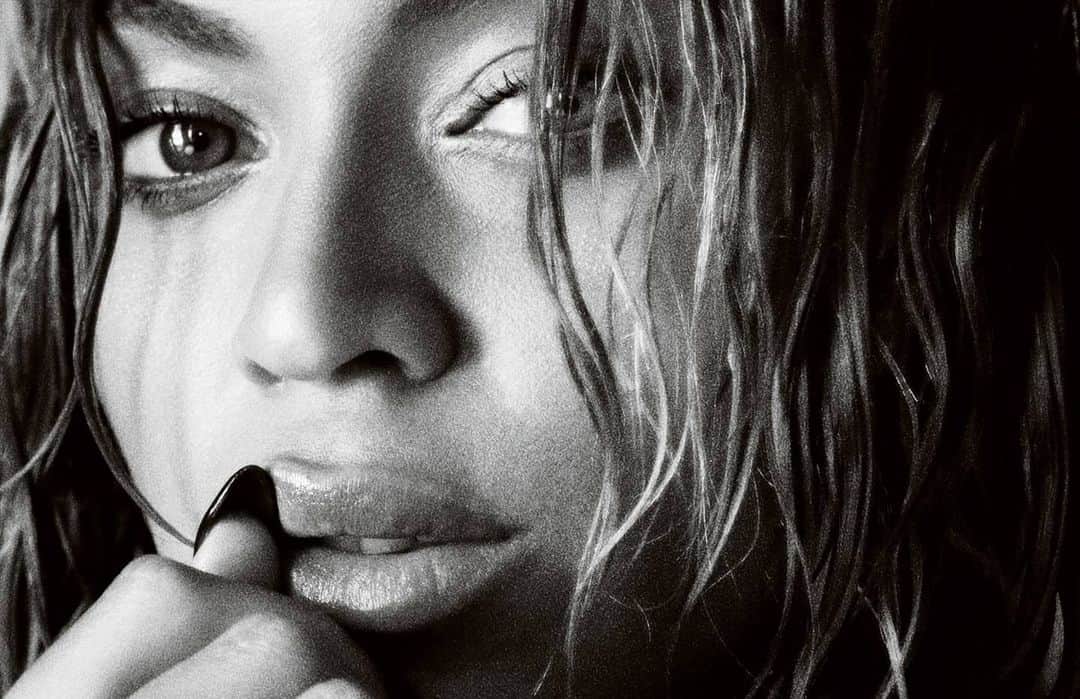 マリオ・テスティーノのインスタグラム：「The opportunity to photograph amazingly talented women has always felt like a gift. ⁣⁣ ⁣⁣ BEYONCÉ, 2015⁣⁣ ⁣_⁣ La oportunidad de retratar a mujeres increíblemente talentosas siempre se ha sentido como un gran privilegio. ⁣⁣ ⁣⁣ BEYONCÉ, 2015⁣⁣ ⁣ #TestinoArchive #MarioTestino #Beyonce」