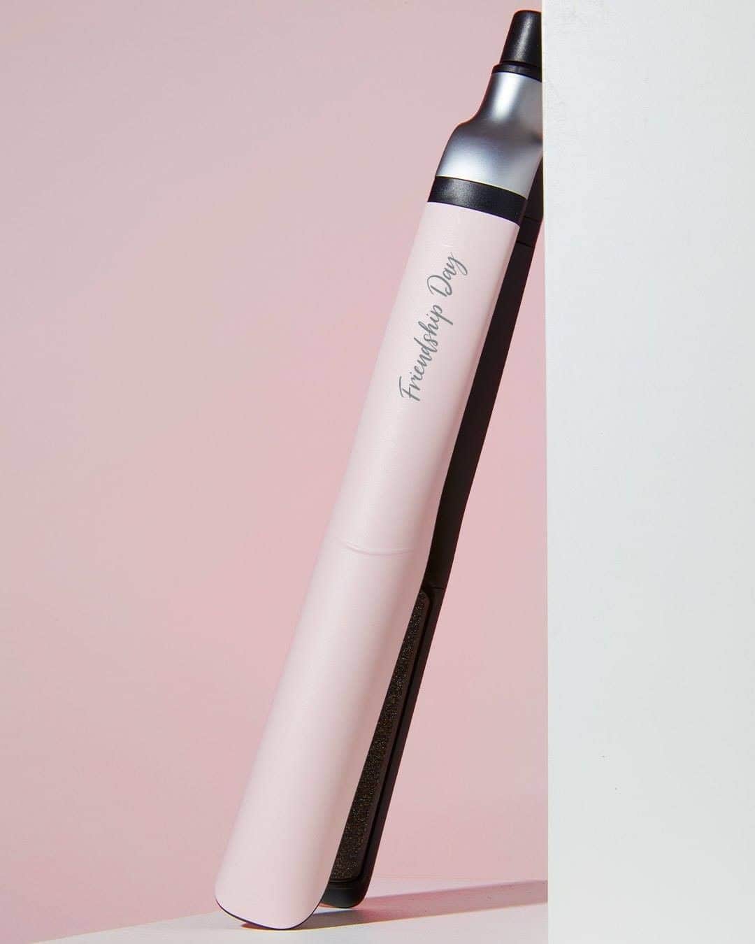 ghd hairさんのインスタグラム写真 - (ghd hairInstagram)「Let's spread the love on International Friendship Day 💗  Tag your BFF who needs a ghd pink limited-edition platinum+ in their life 👇😍  £10 from every pink tool goes to @breastcancernow 💗  AND...you can personalise it with your mantra ✌️  Hit the link in bio to shop 👆  #ghd #ghdhair #goodhairday #ghdpink #internationalfriendshipday #friendshipday #friends #besties #personalisedgifts #powderpink」7月31日 3時29分 - ghdhair